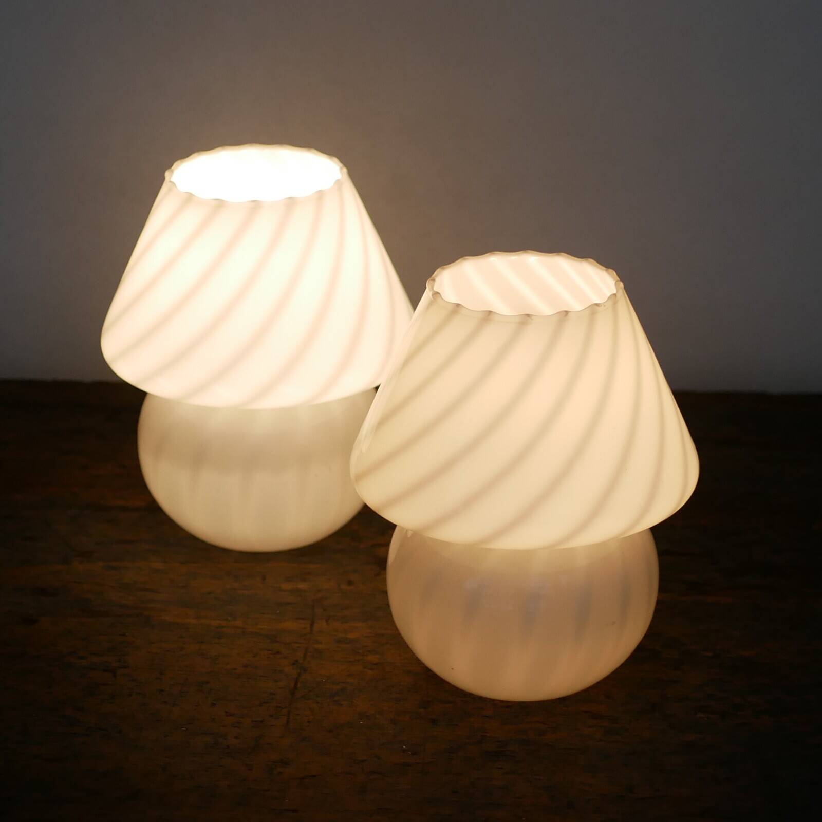 Pair of vintage mushroom table lamps - 1960s - swirled Murano glass - Italian design