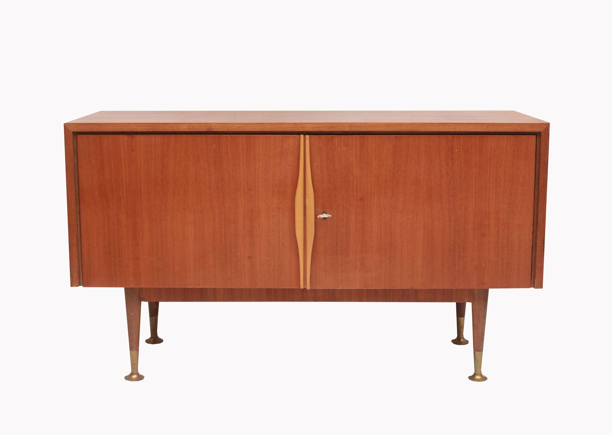 Buffet des années 1950 en noyer
