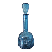 Carafe vintage en verre bleu moulé avec bouchon, décor en relief