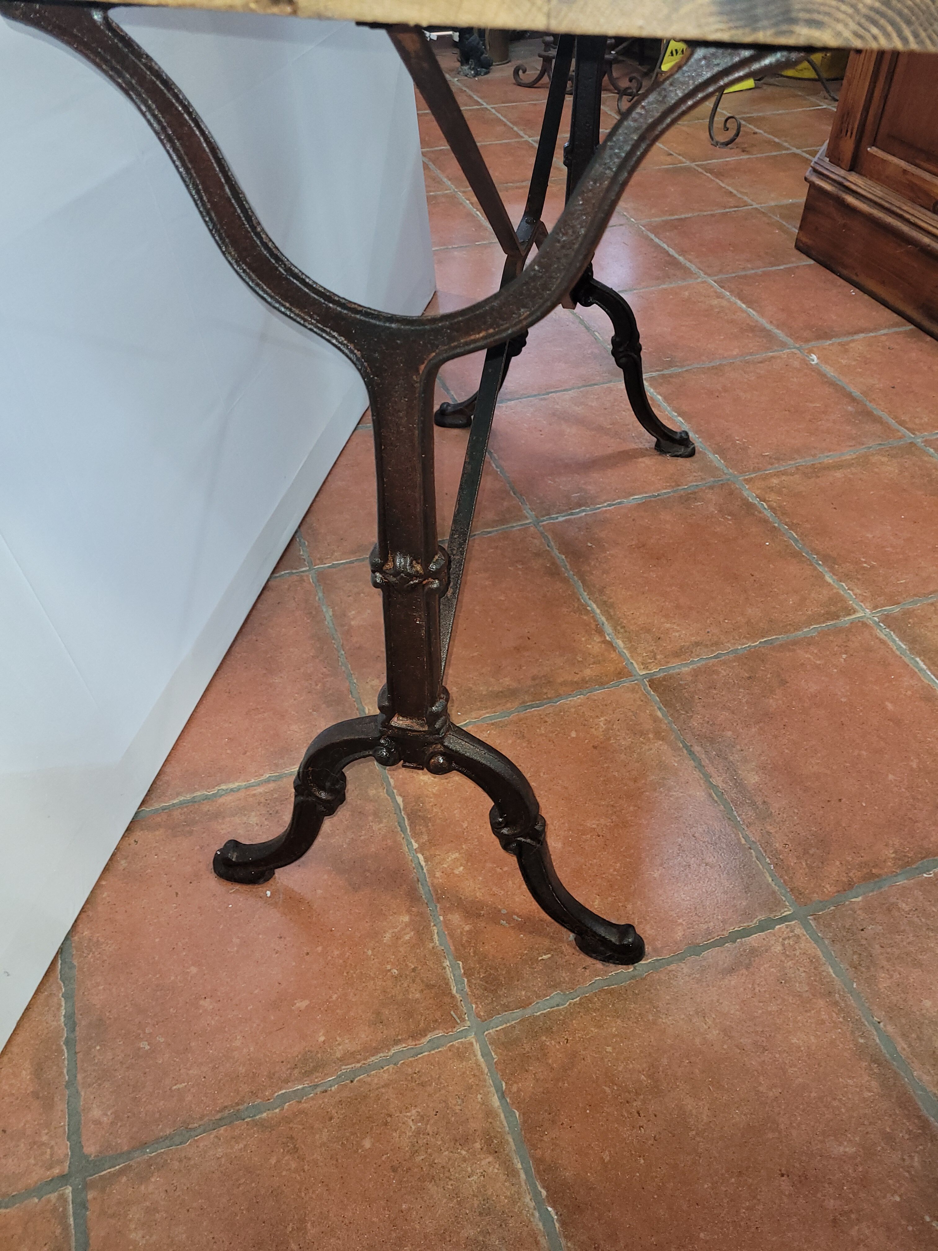 Bistro table Base cast iron over oak