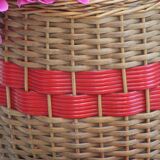 Wicker basket and scoubidou