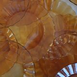 Suite of 10 daisy plates and two Duralex dishes