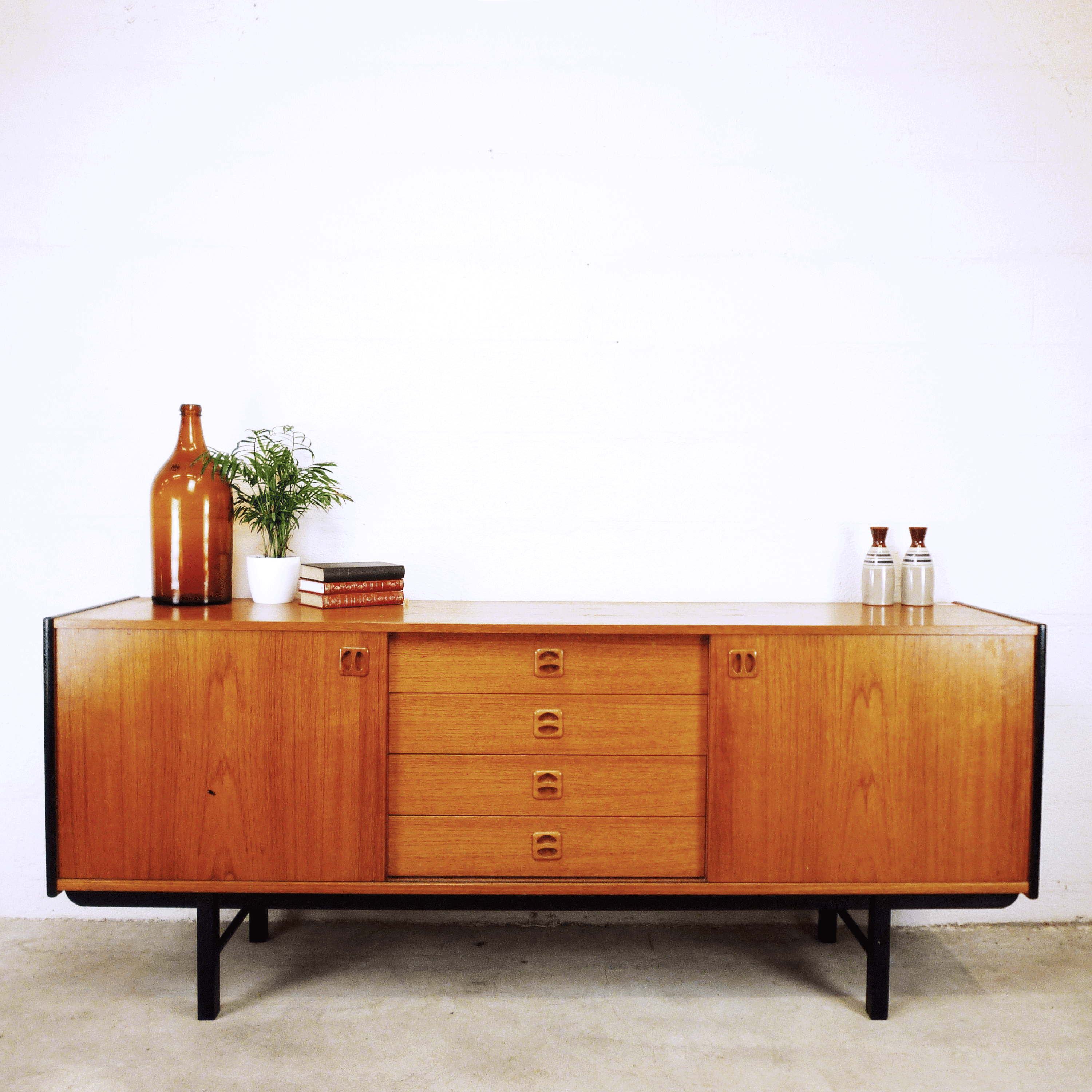 Enfilade en teck miel, 1960