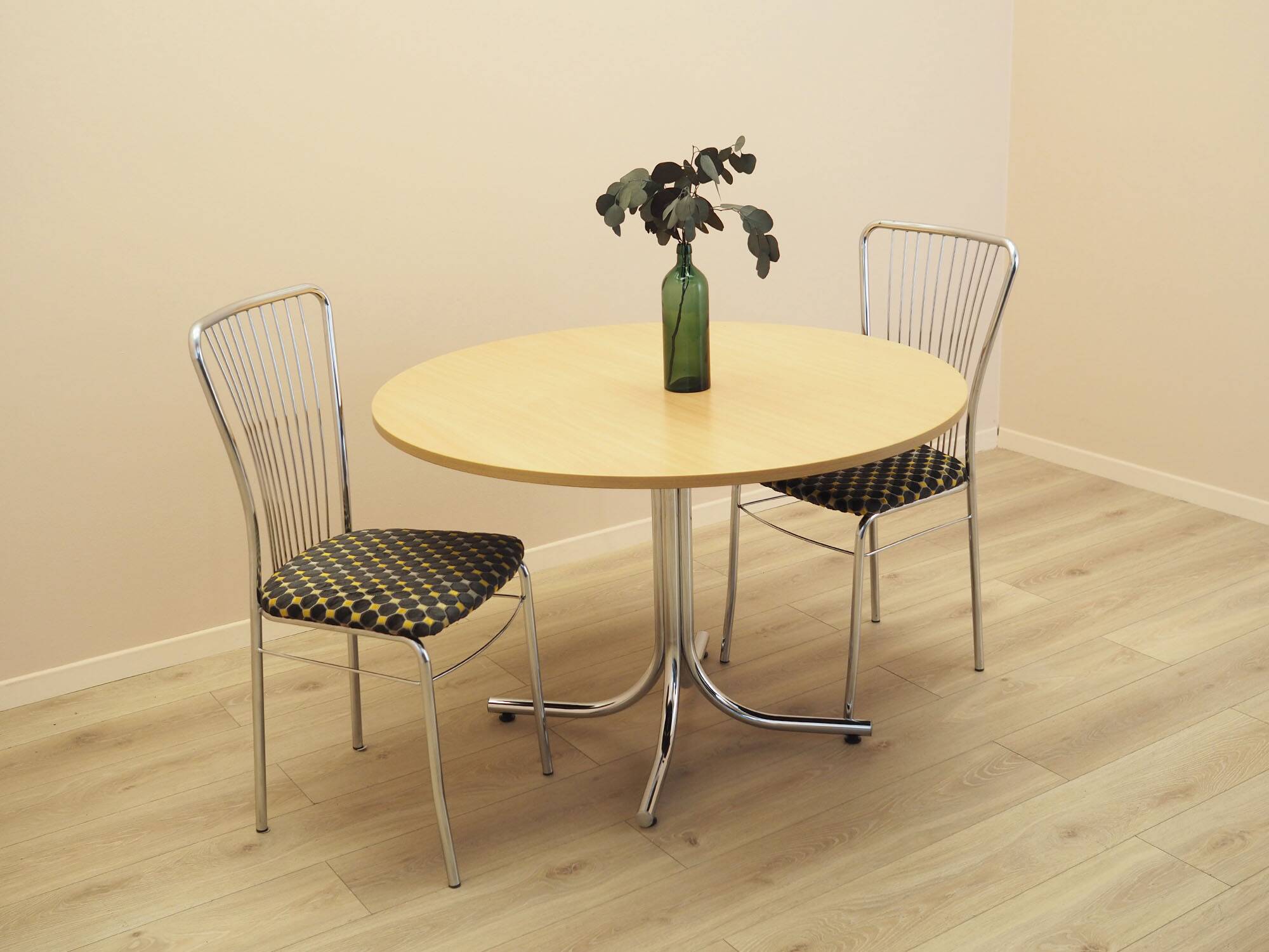 Ensemble de chaises en métal, dossier en forme d'éventail, danois, années 1980.