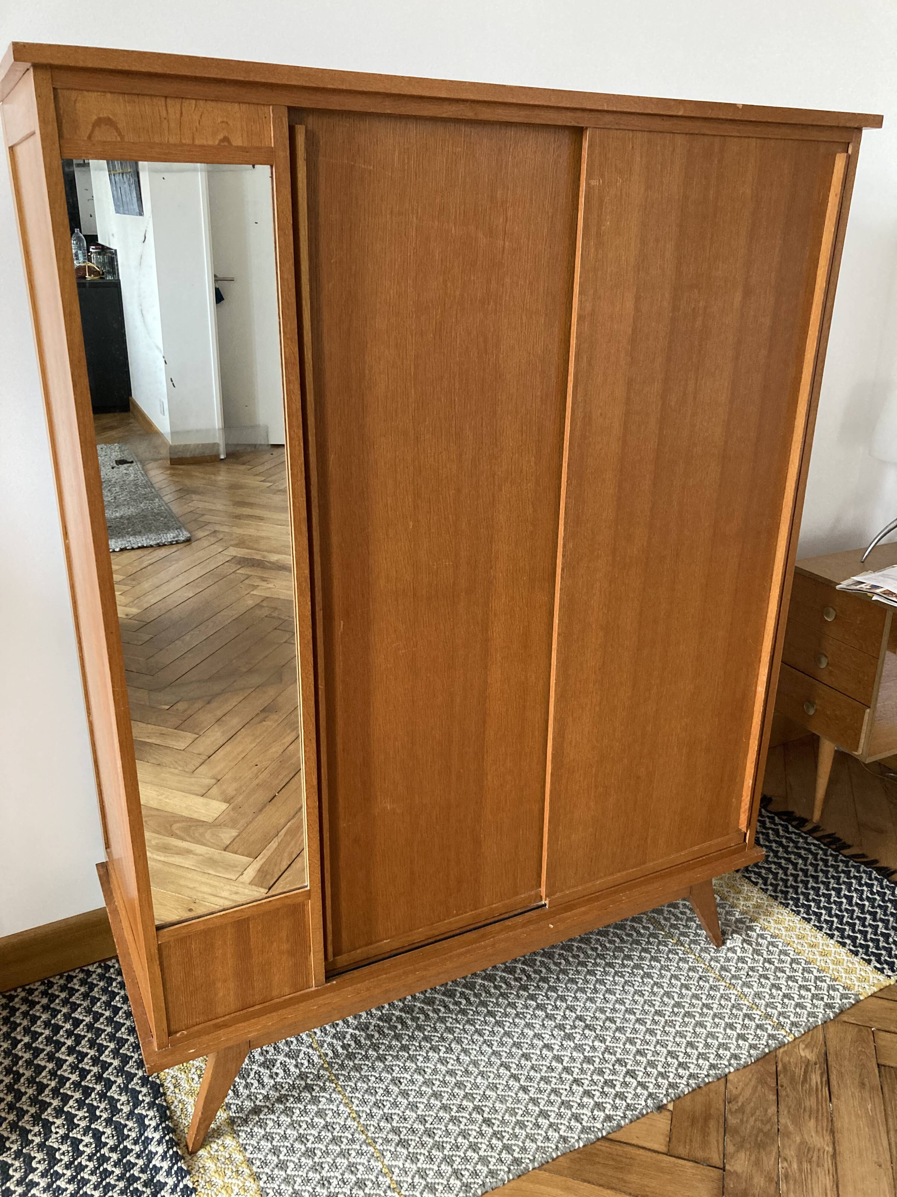 Wardrobe feet compass sliding doors