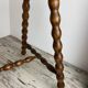 Tabouret tripode en bois tourné