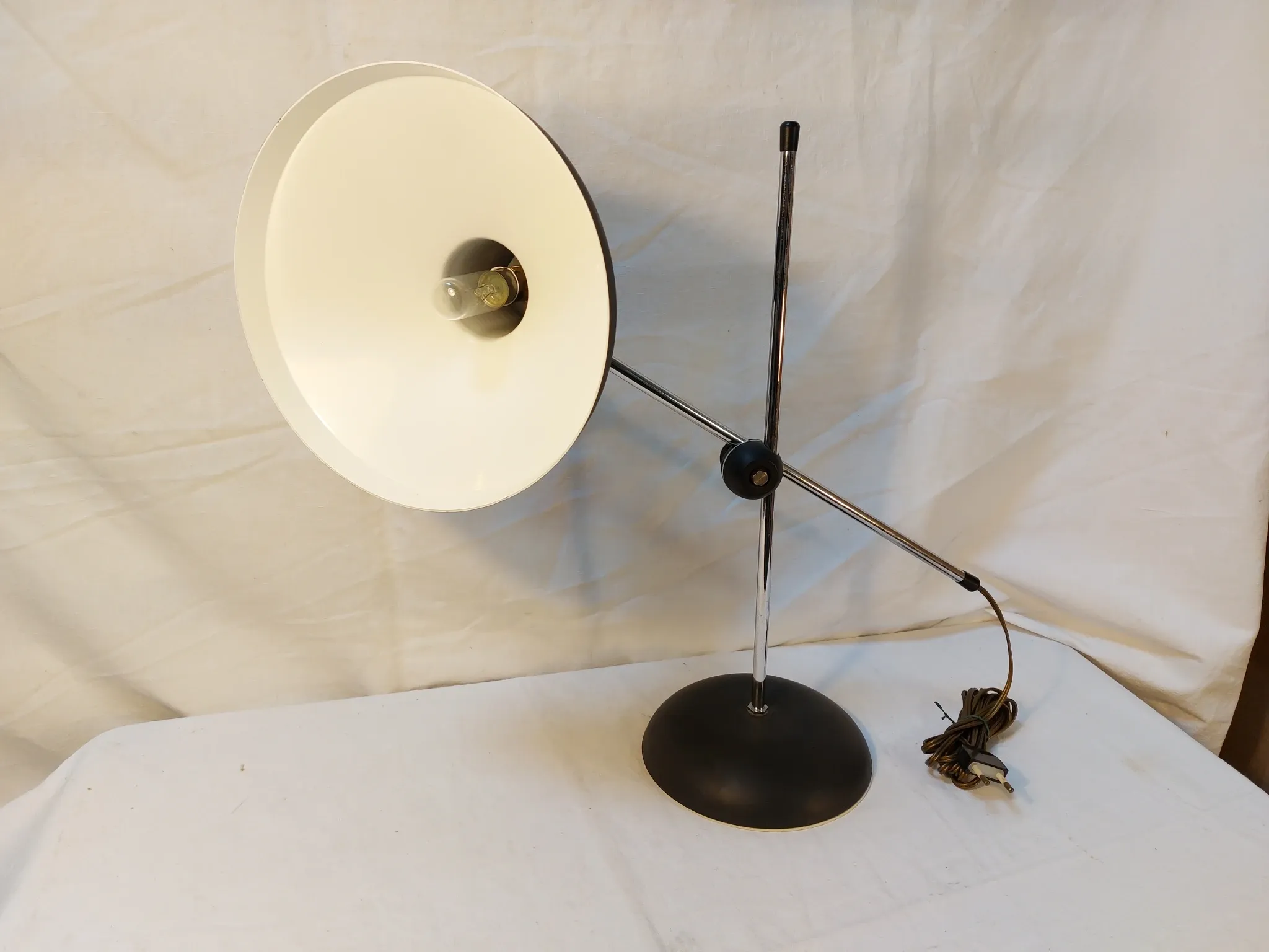 Vintage adjustable desk lamp in black metal and chrome, 1950s-70s.
