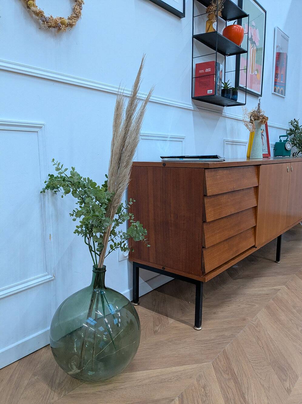 Give me Jeanne vintage vase.