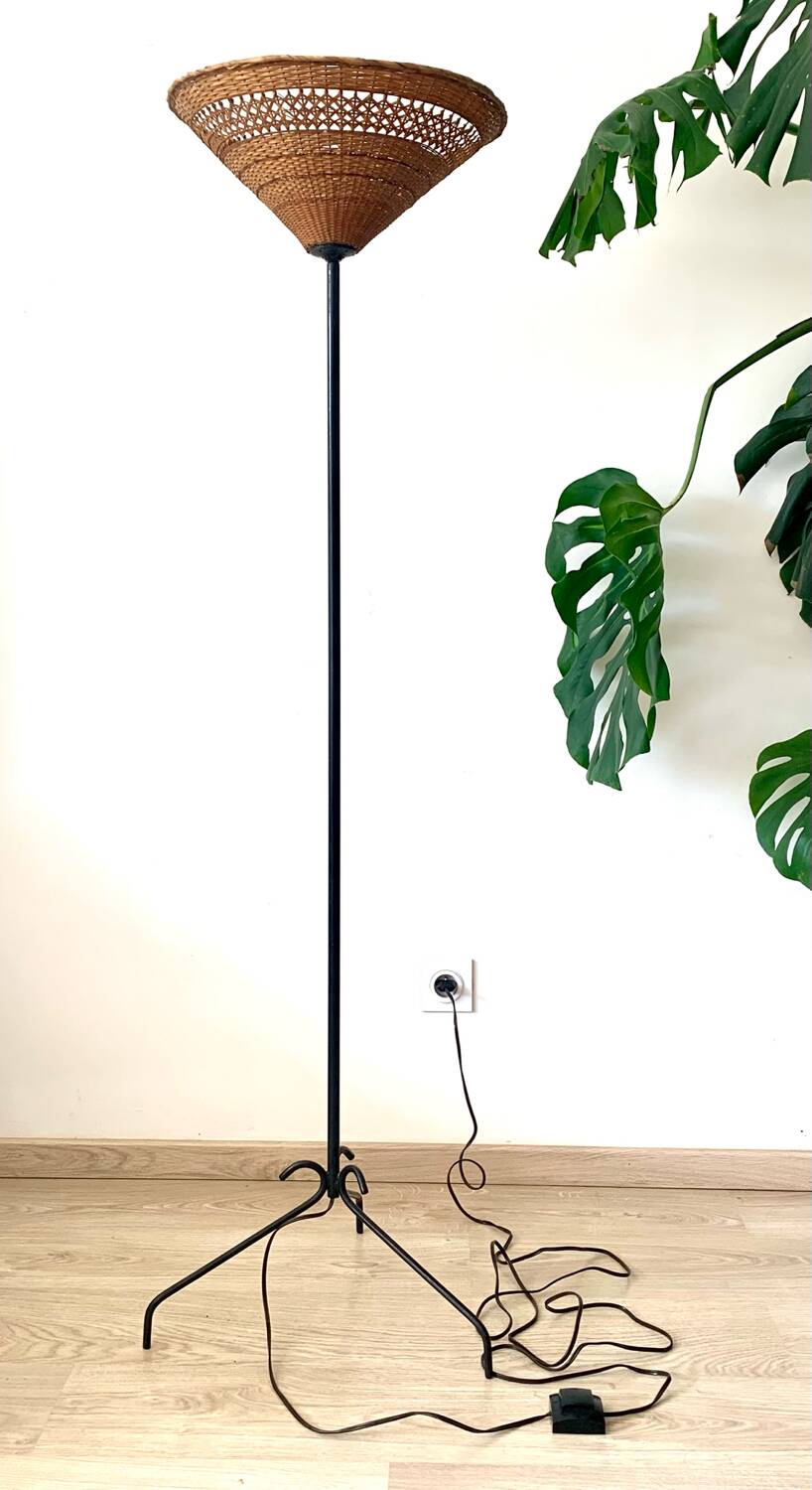 Lampadaire vintage en rotin et métal