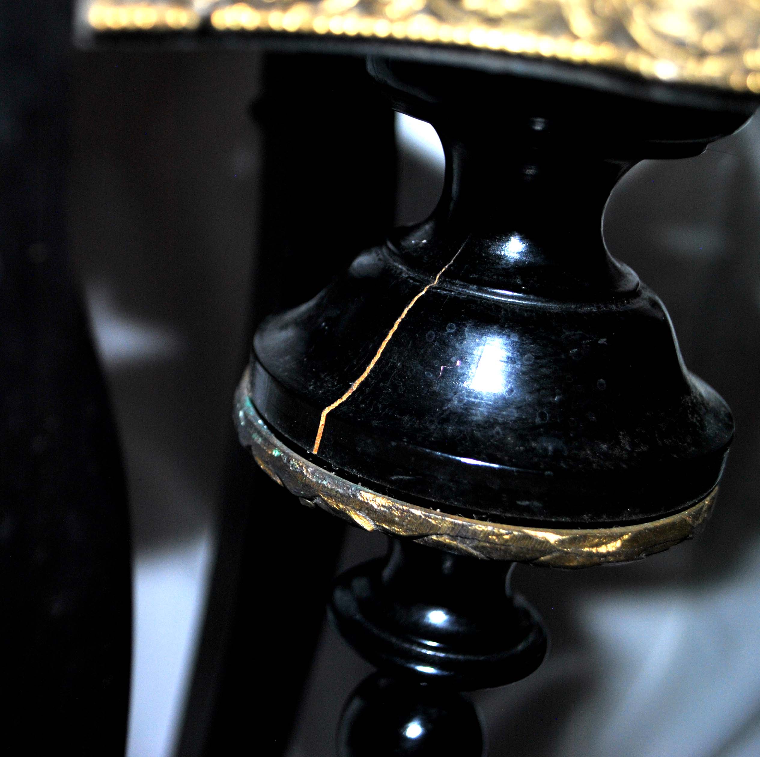Napoleon III Gueridon Table blackened wood and gilded bronze swan - Mother-of-pearl marquetry top 19th century.