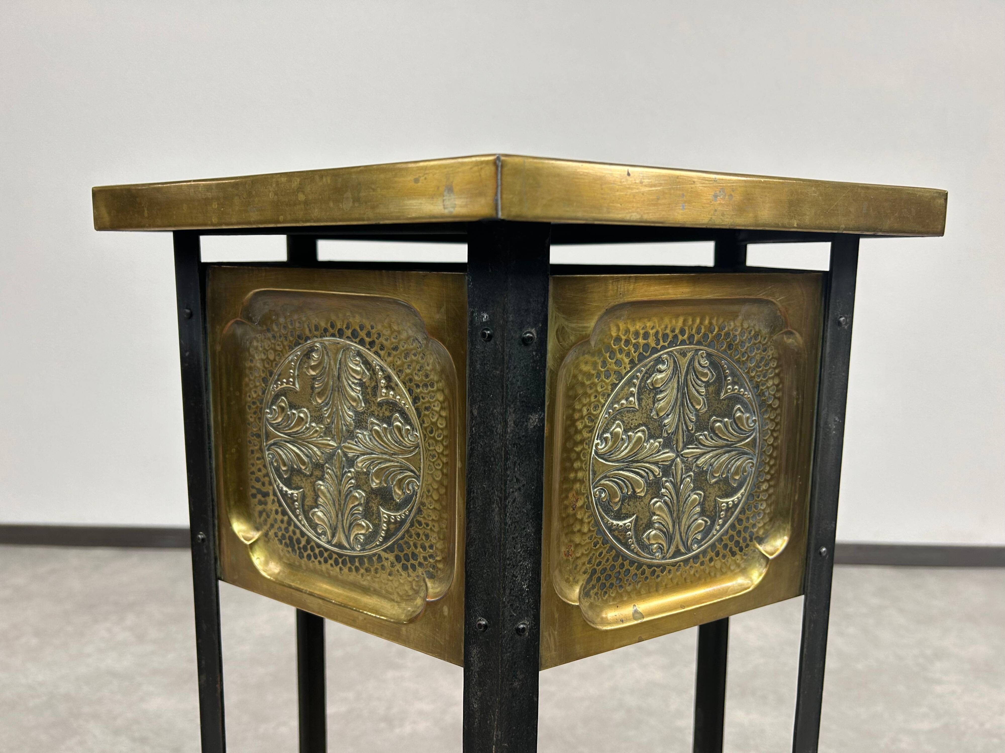 Piedestal de plante Jugendstil à six pieds
