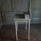White patina hairdresser
