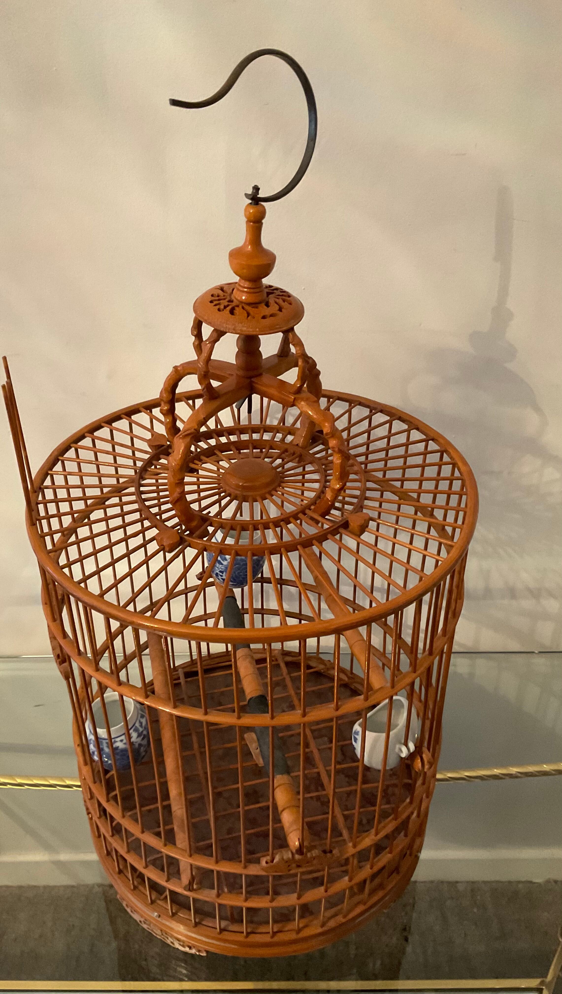 Ancienne cage à oiseaux en bois et rotin