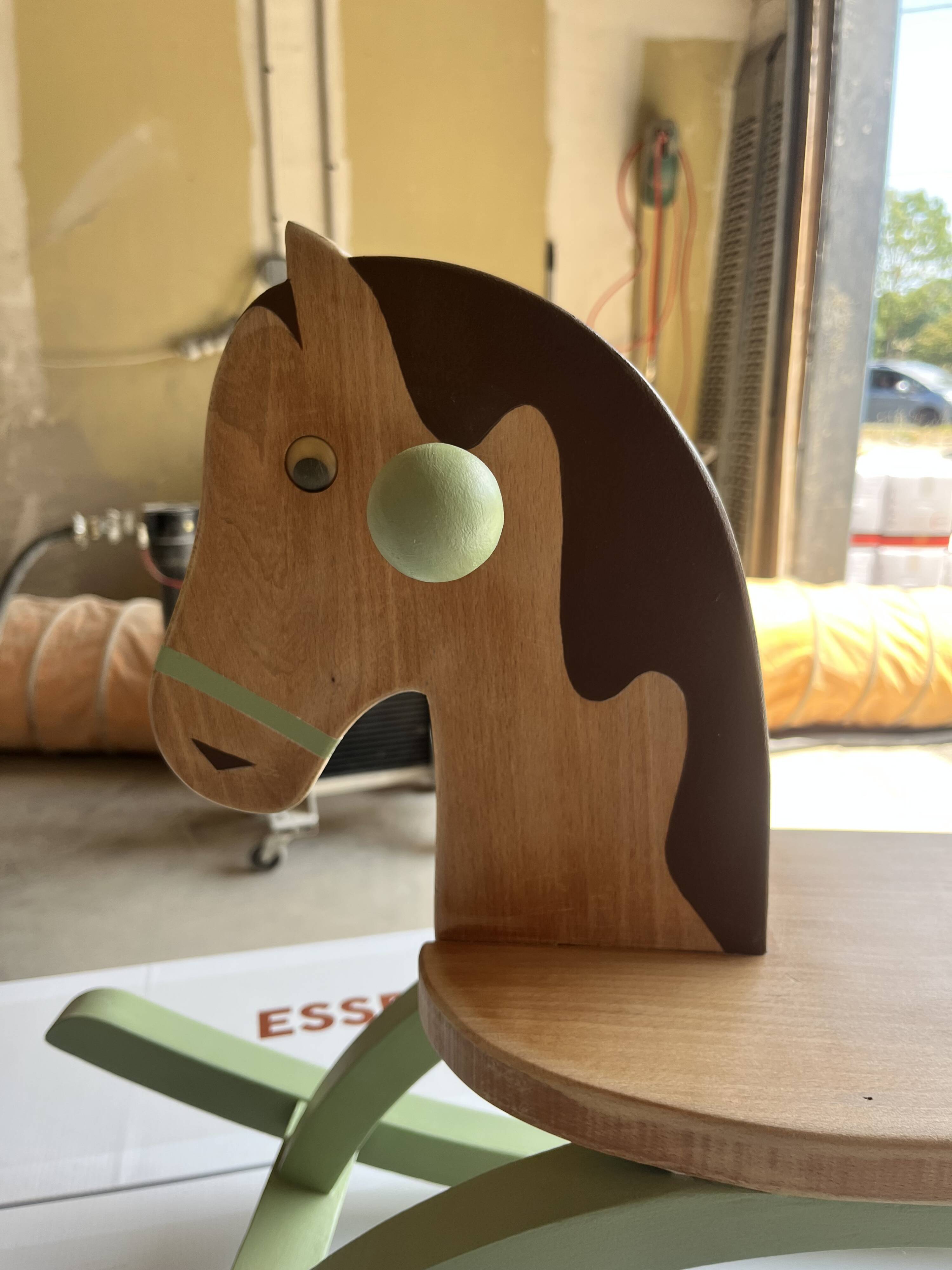 Cheval à bascule enfant