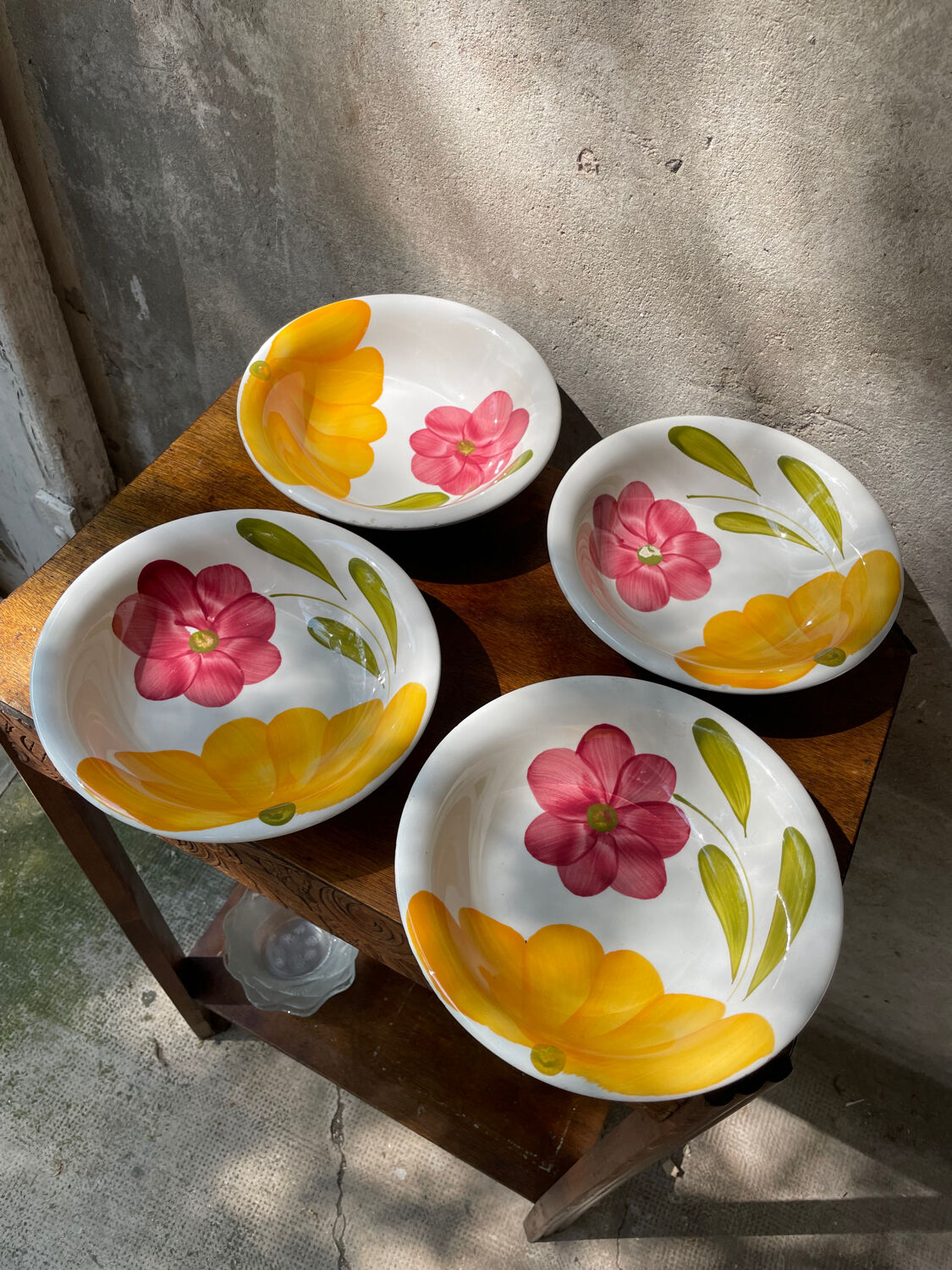 Set of 4 floral plates