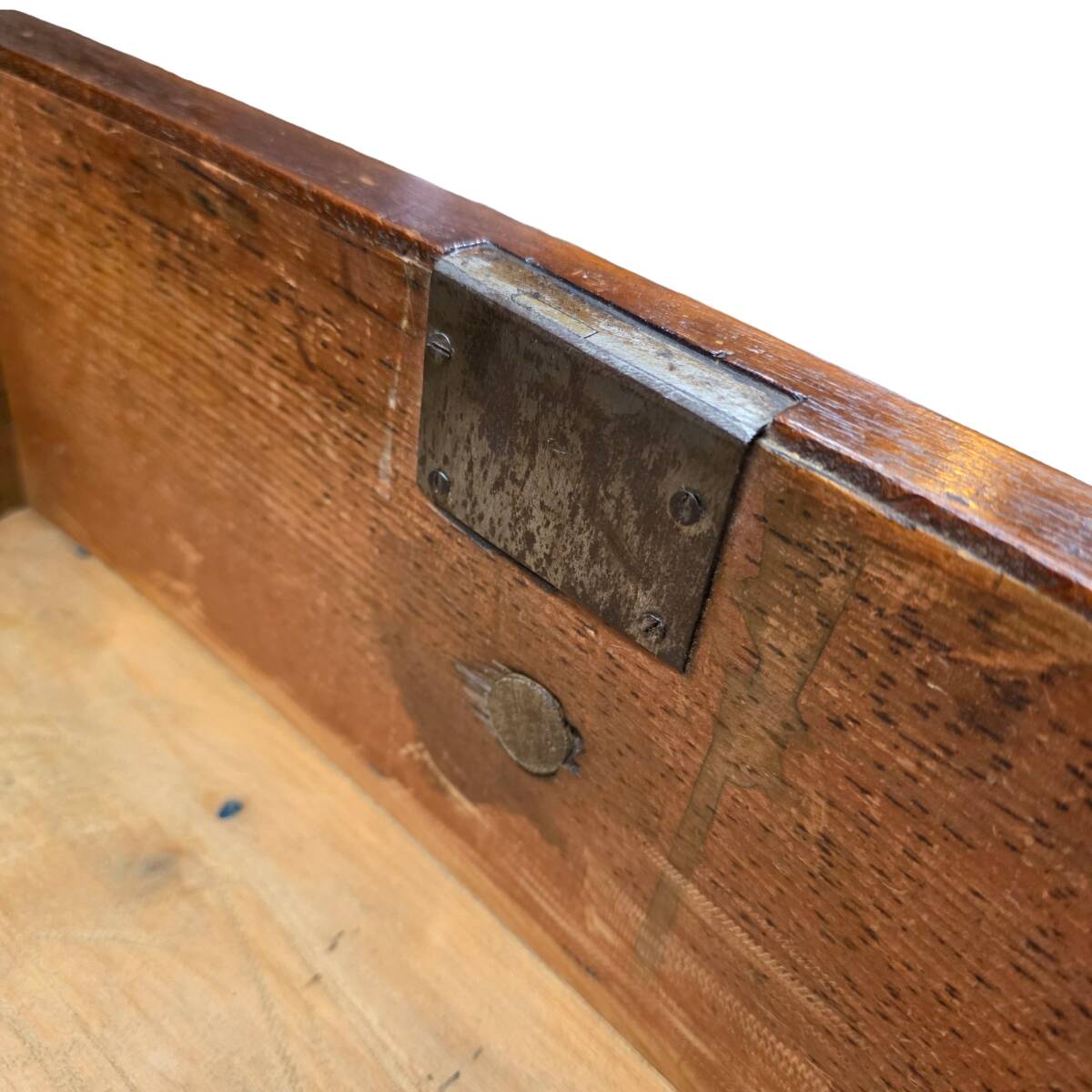 Antique English Victorian mahogany chest of drawers, early 1900s
