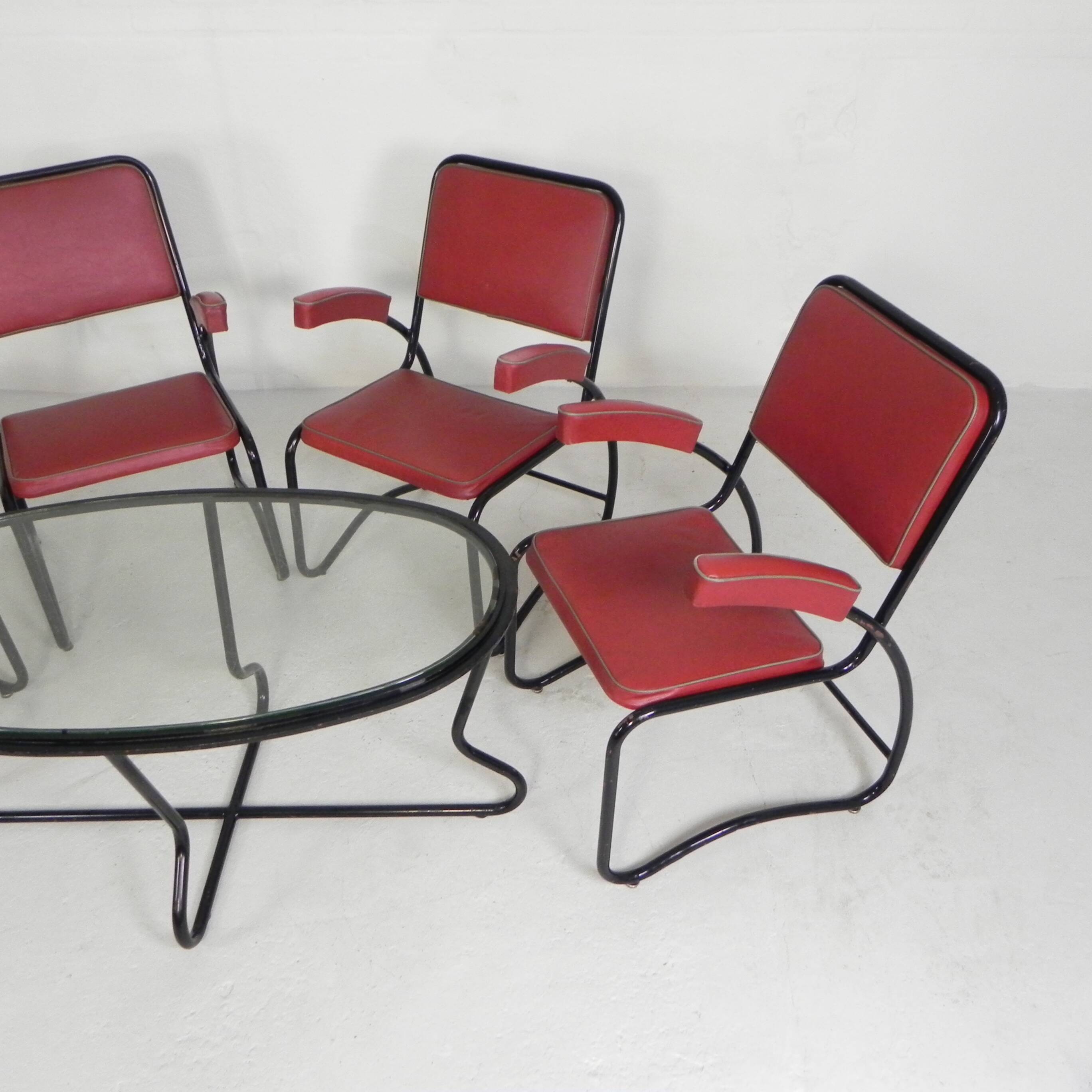 Set of 4 armchairs and a coffee table with tubular structure in Bauhaus style, 1950s.