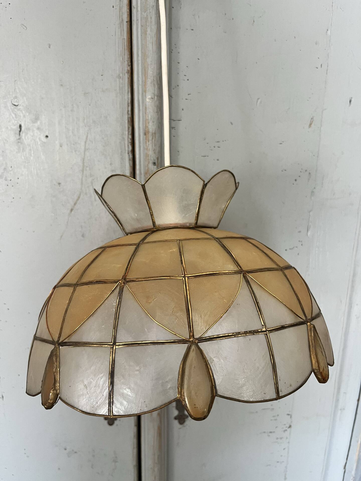 Mother-of-pearl pendant