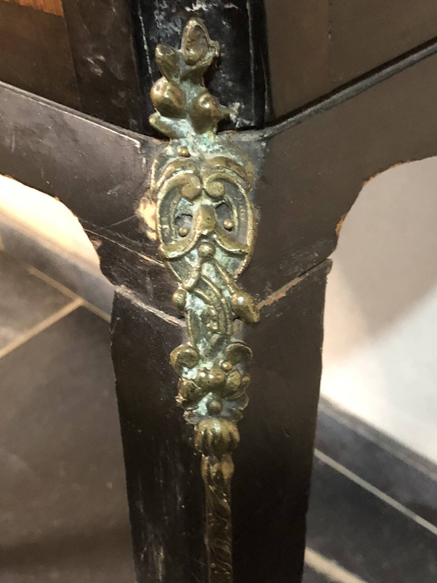 Dressing table / Worker in mercury glass marquetry and bronze fittings