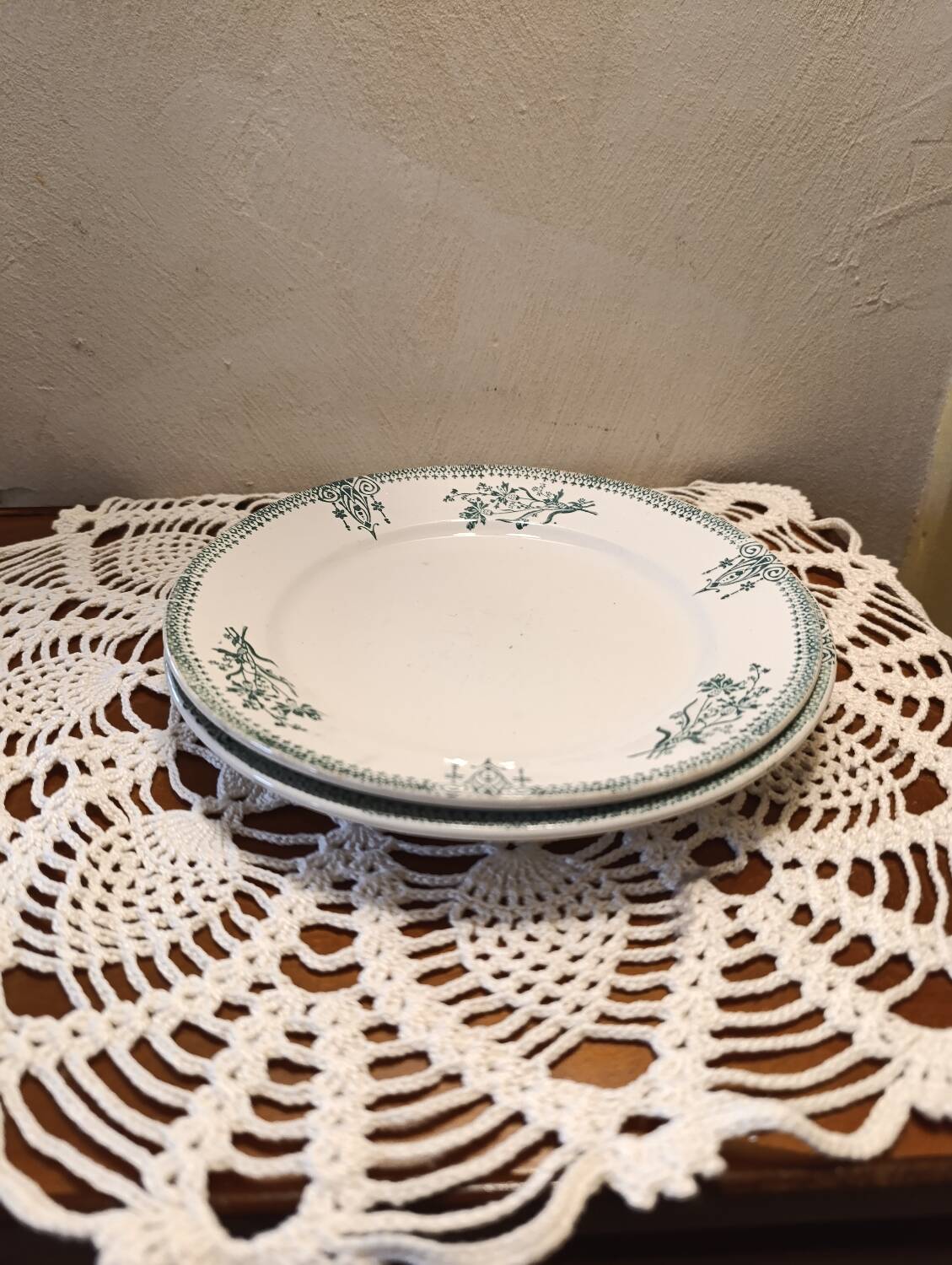 Set of 2 Sarreguemines 4003 plates with green arabesques and flowers