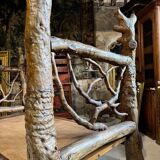 Lit brutaliste en bois exotique vers 1970