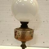 Lampe a pétrole en verre et régule patiné XX siècle