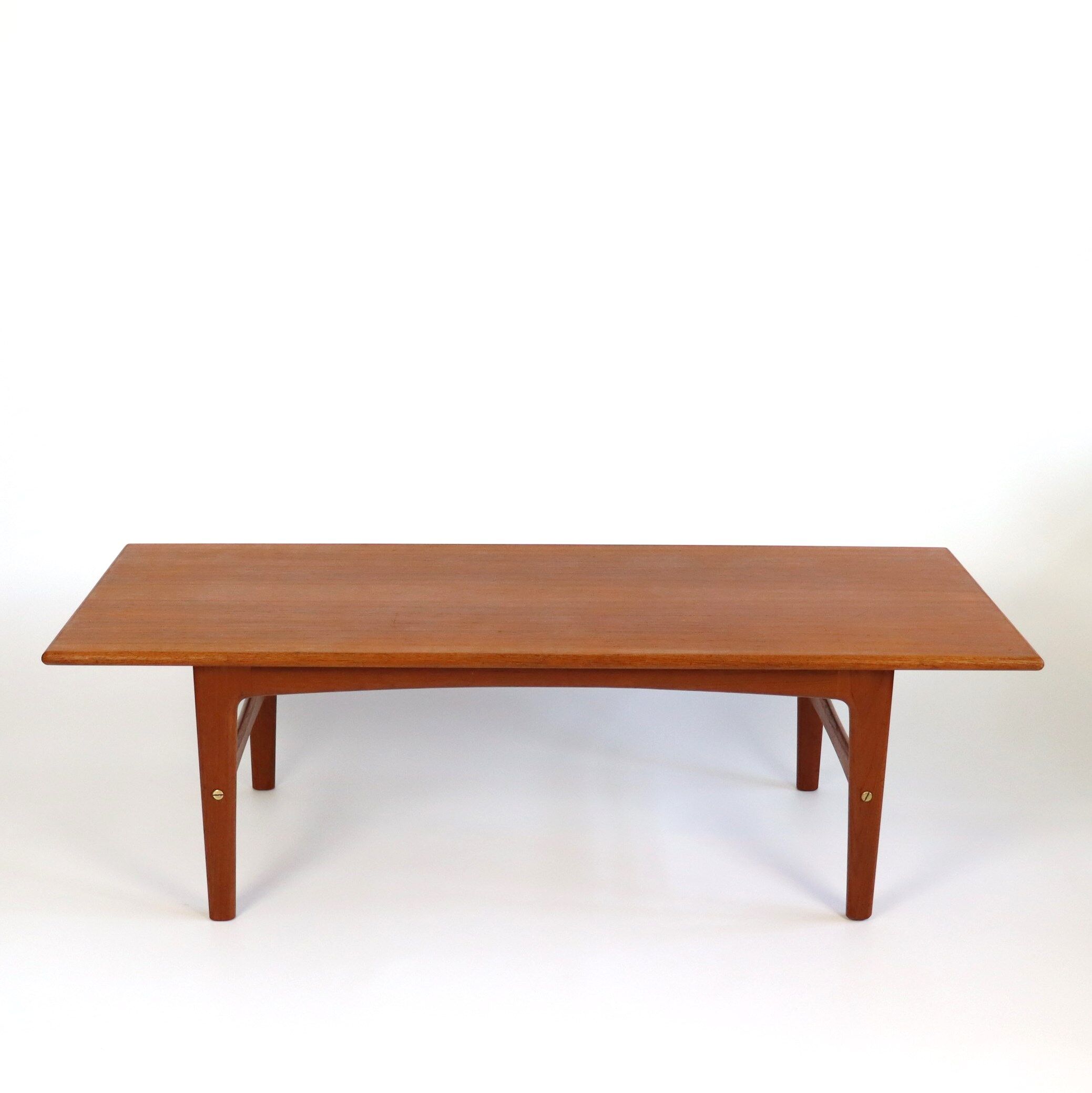 Table basse en teck scandinave