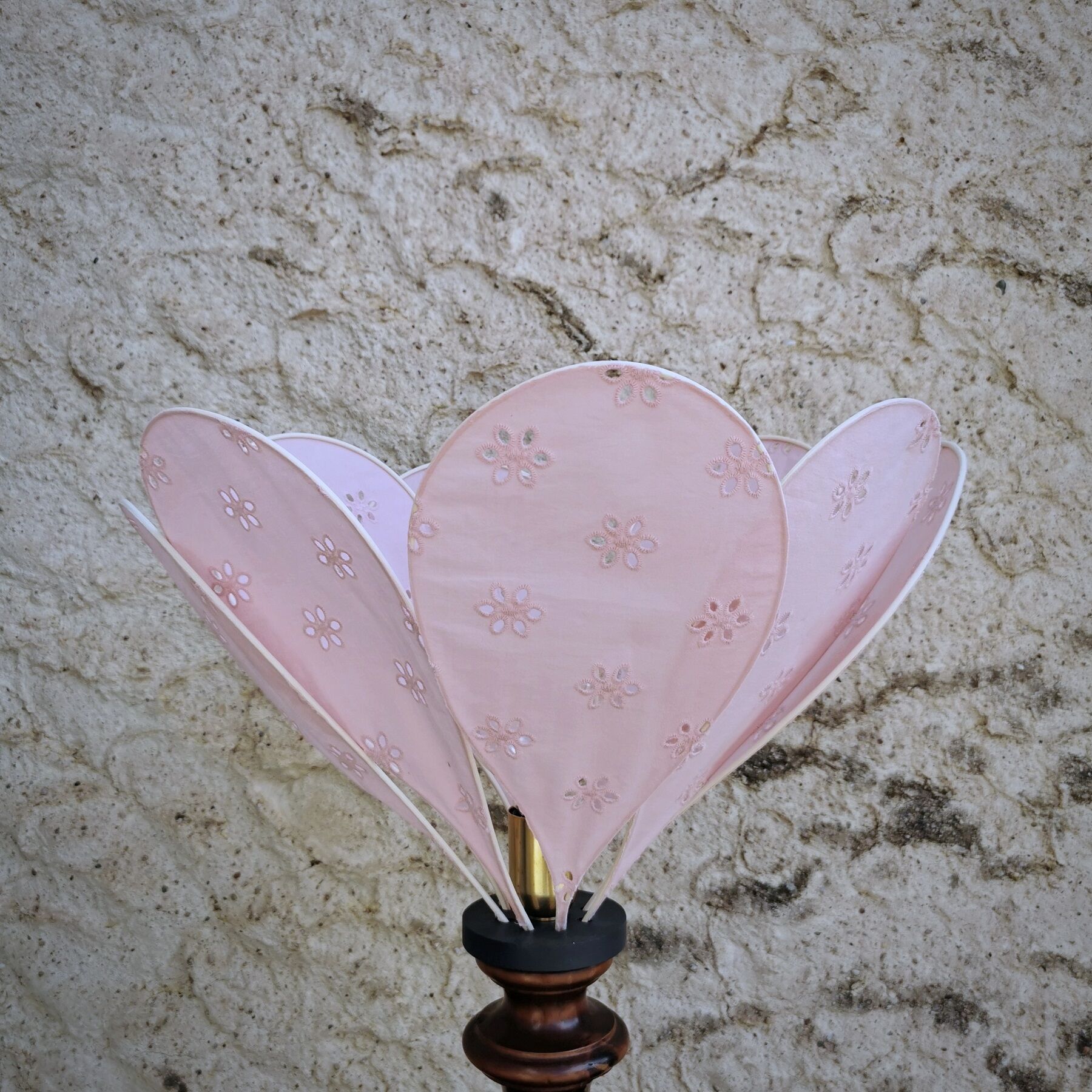 Table lamp, rattan petals and fabric