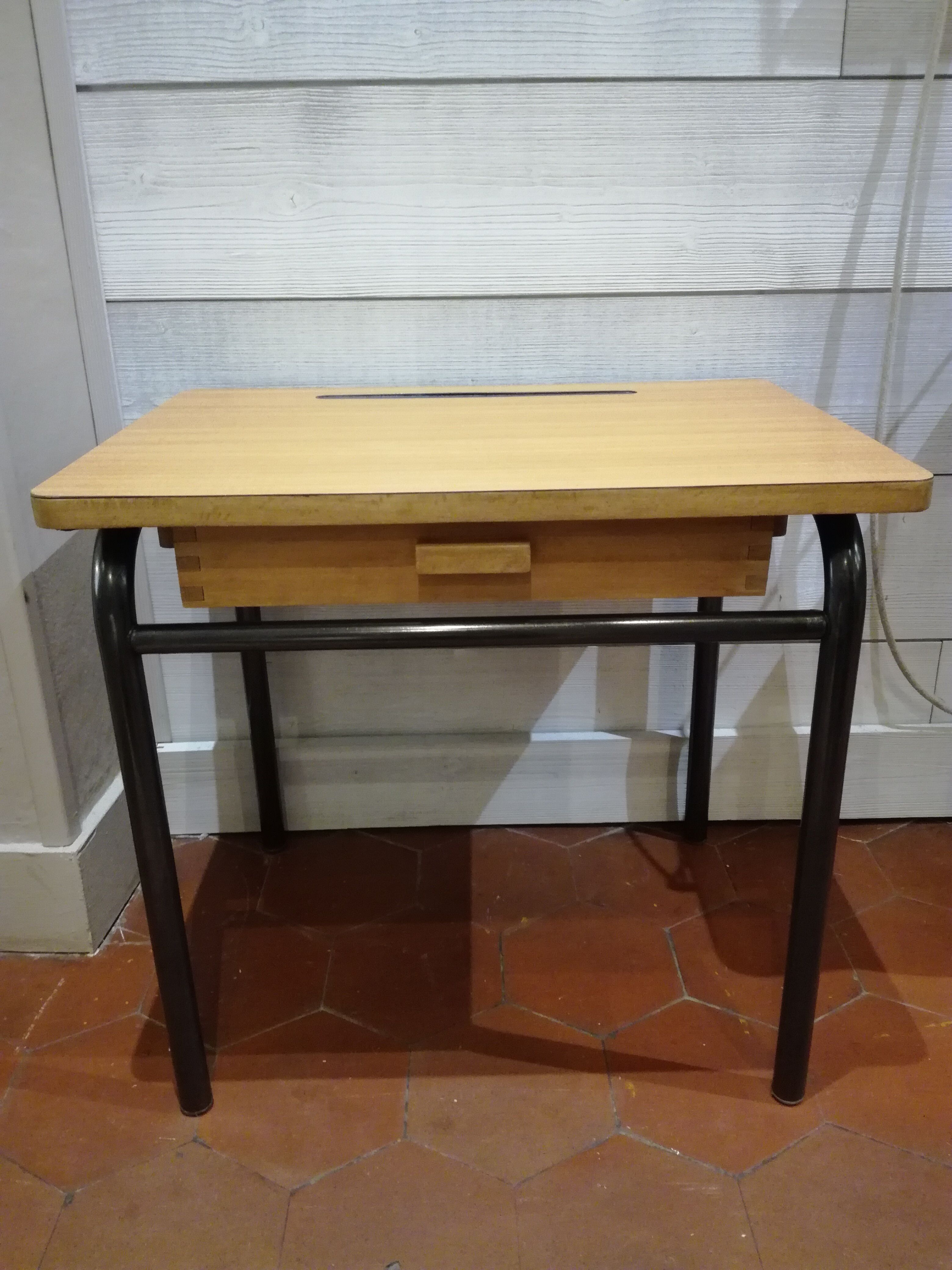 Child formica desk