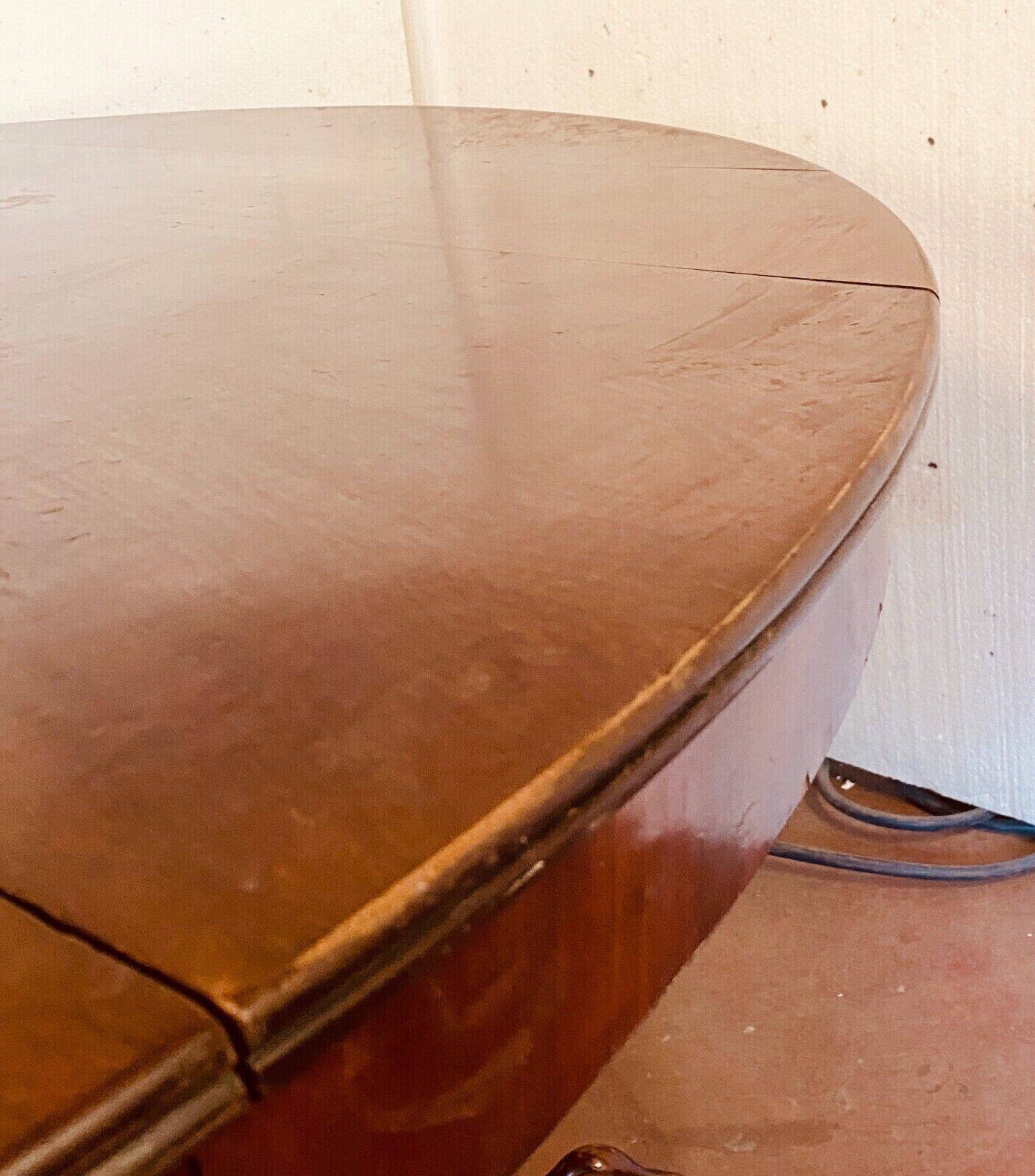 Napoleon III dining table in mahogany and 19th century veneer