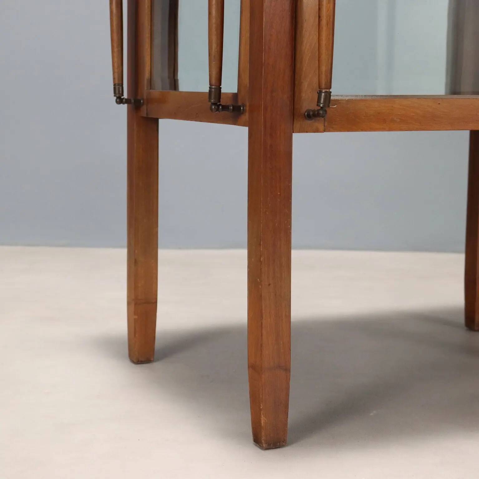 Antique display table in mahogany, glass and bronze, Italy, 19th century.