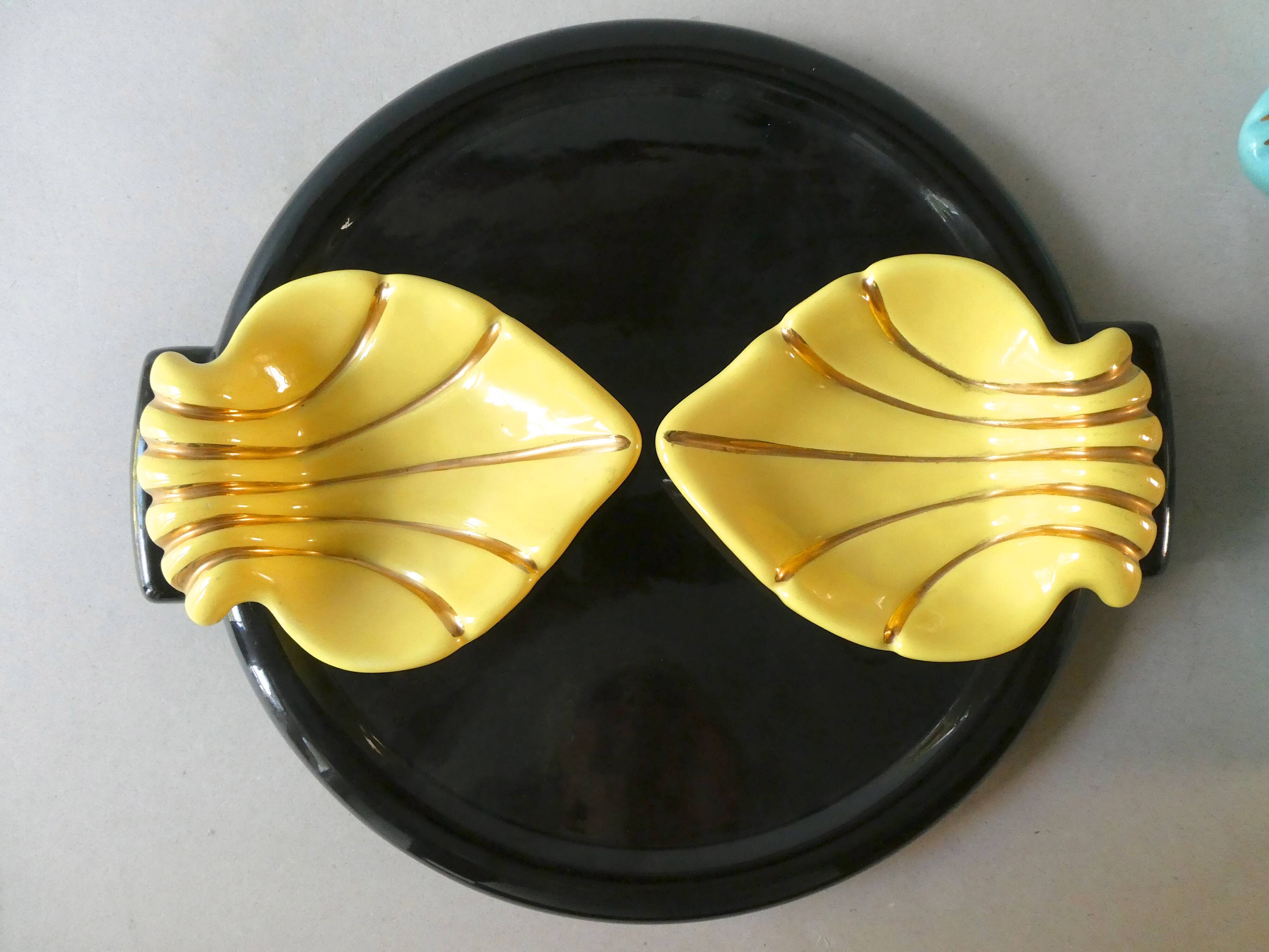 Plateau with its ceramic cups, 50s