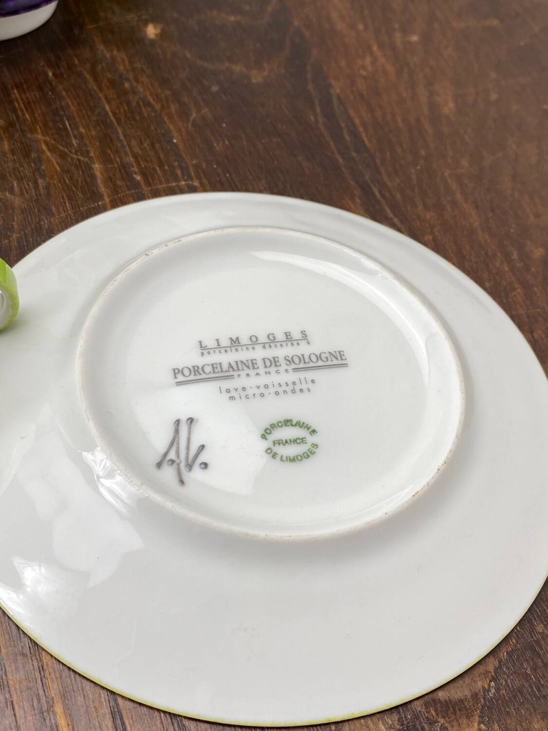 Sologne porcelain teapot and cups