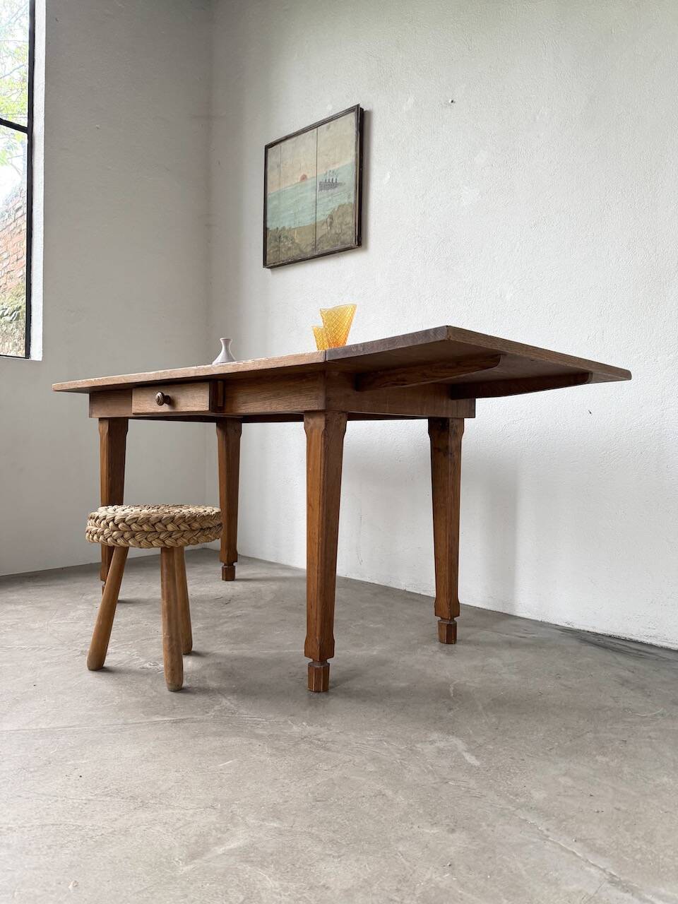 Extendable farmhouse table in oak