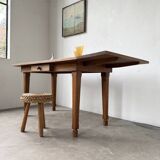Extendable farmhouse table in oak