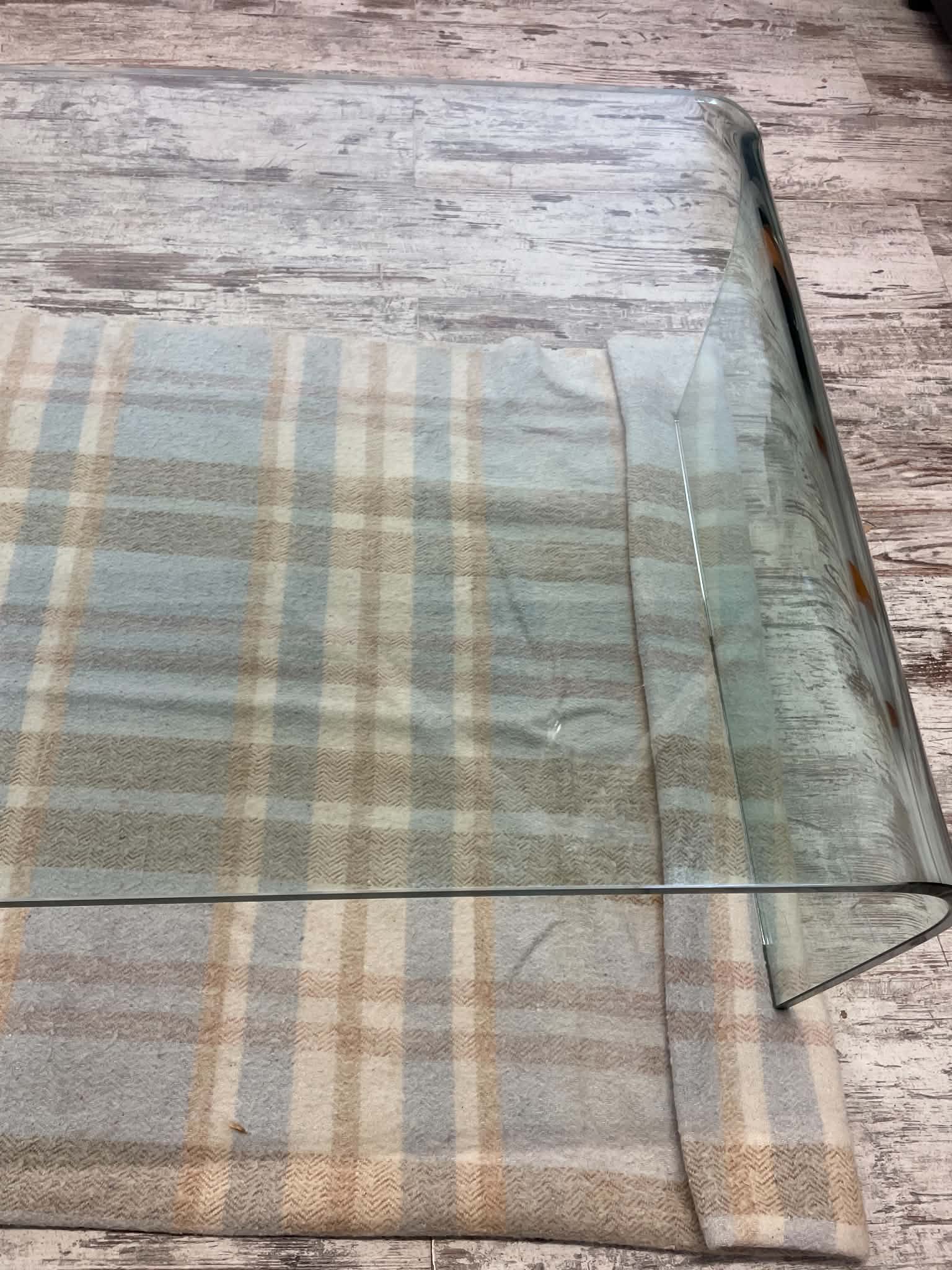 Curved glass design coffee table