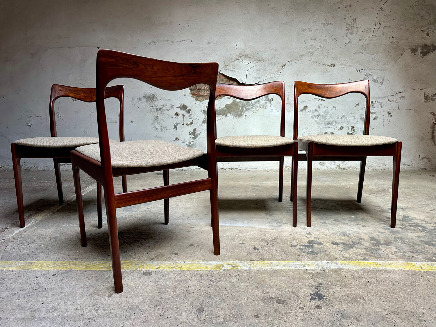 Set of 4 Vintage Dining Chairs by AWA – 1960s