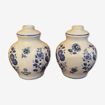 2 porcelain vases