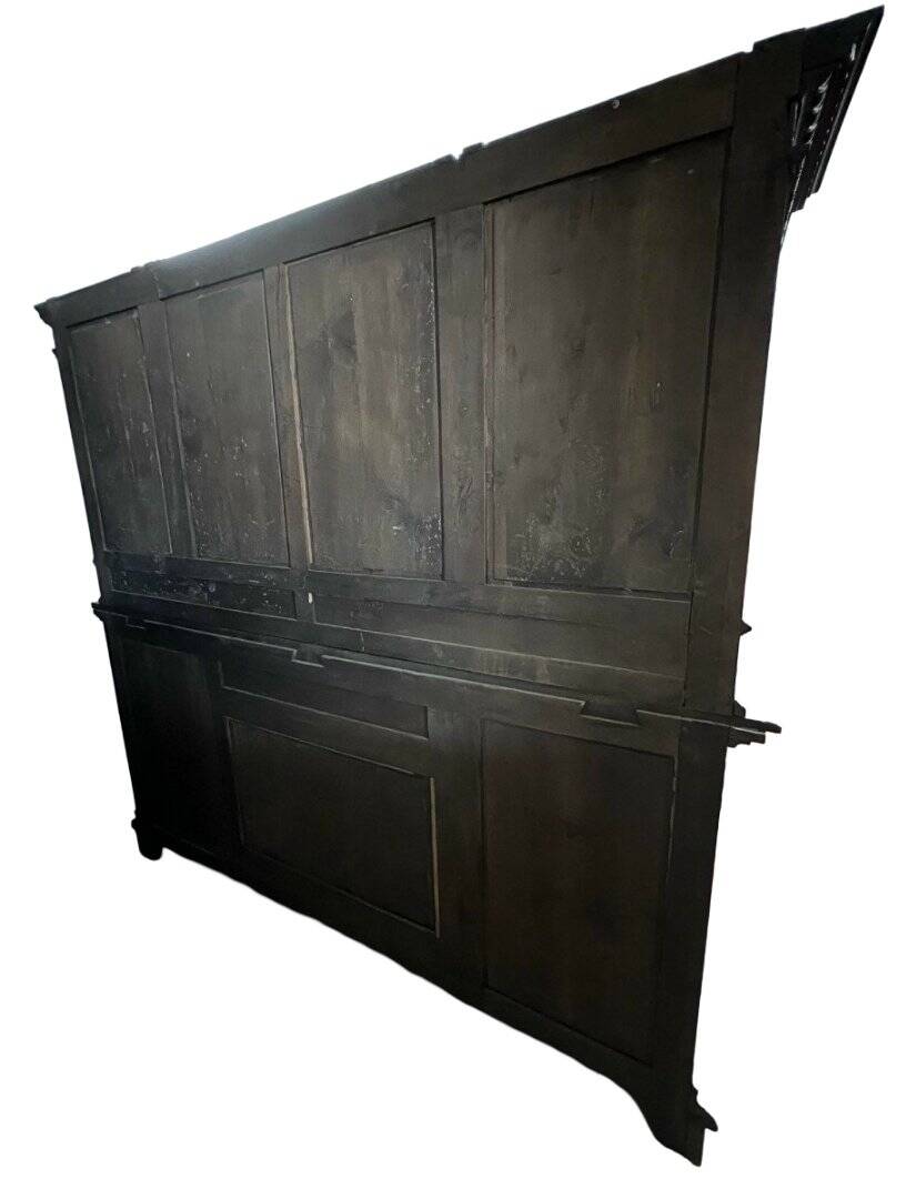 Important Renaissance buffet in solid walnut.
