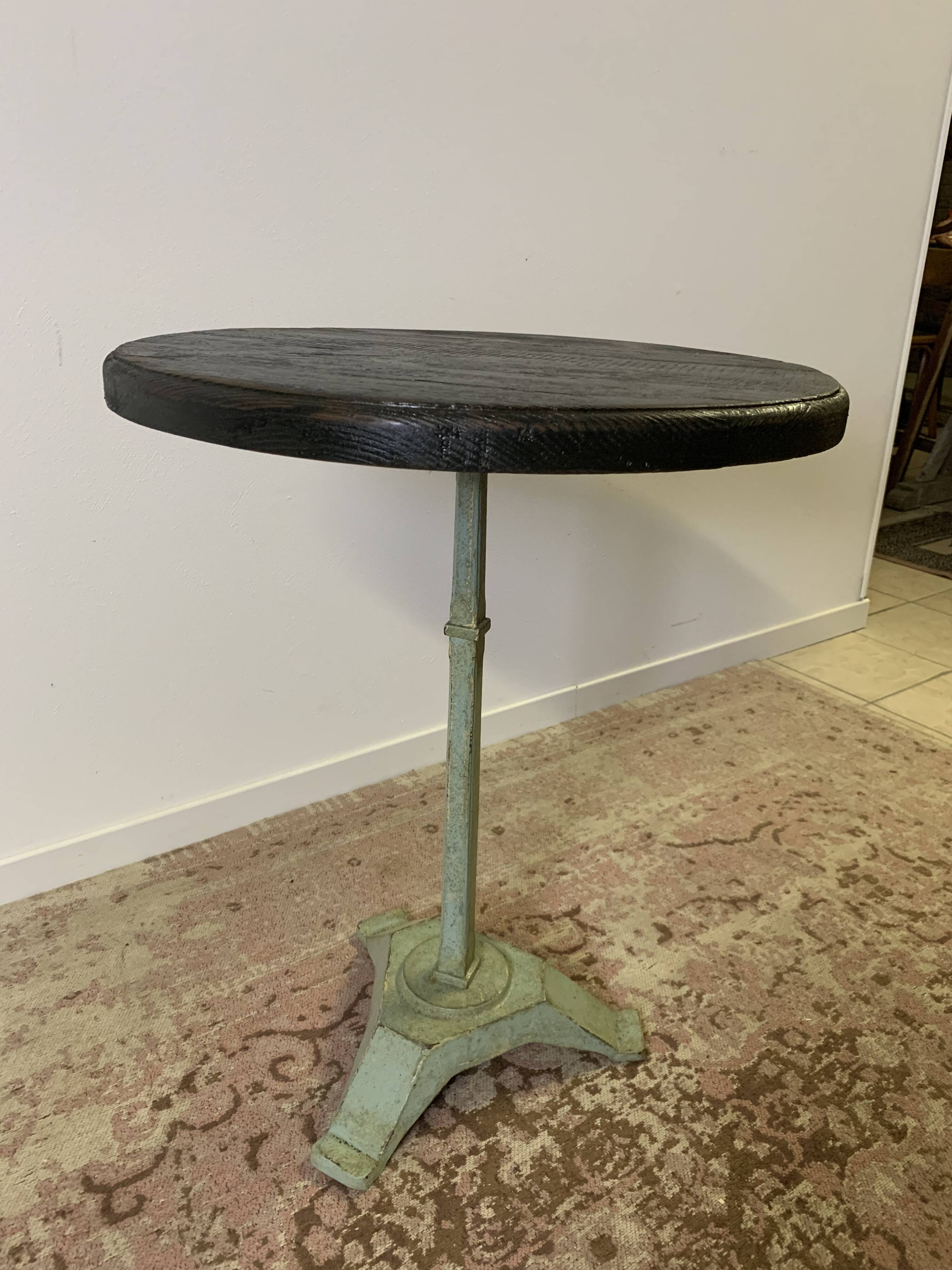 Petite table de bistrot type guéridon