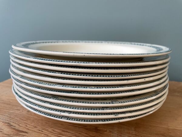 Lot de 11 assiettes creuses Terre de Fer, Service Condé, Salins