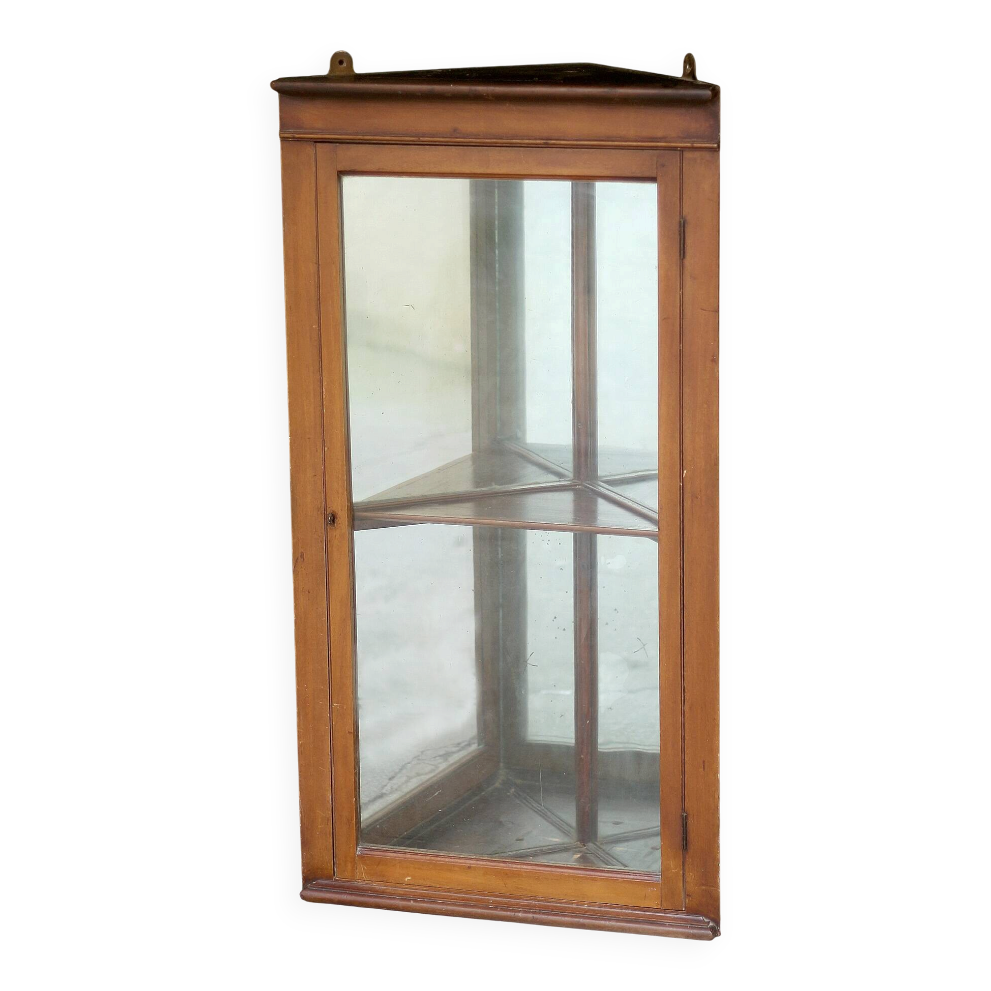 Adorable corner display cabinet in mahogany from the 29th century.