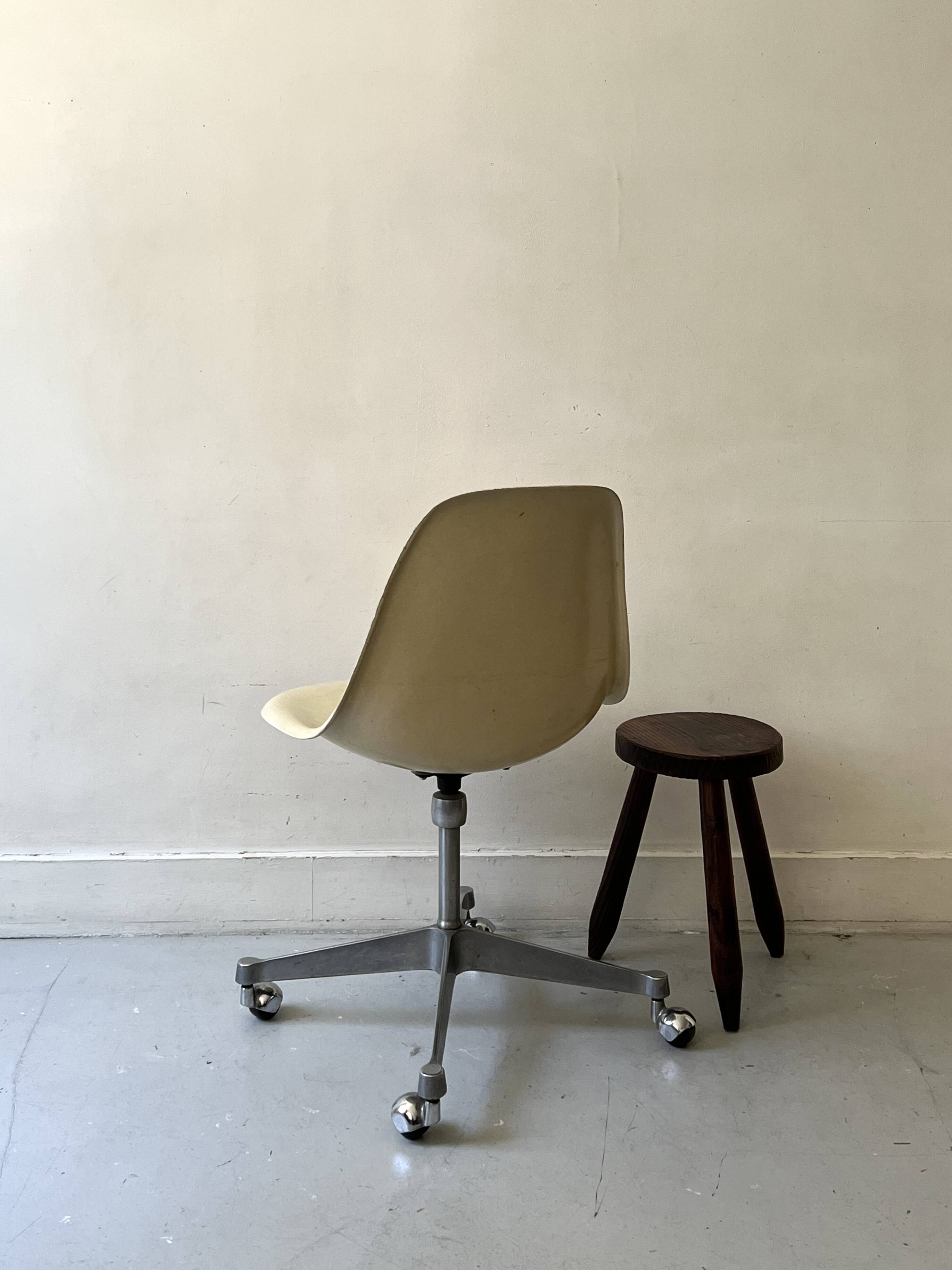 Ecru fibreglass wheelchair by H. Miller for International Furniture