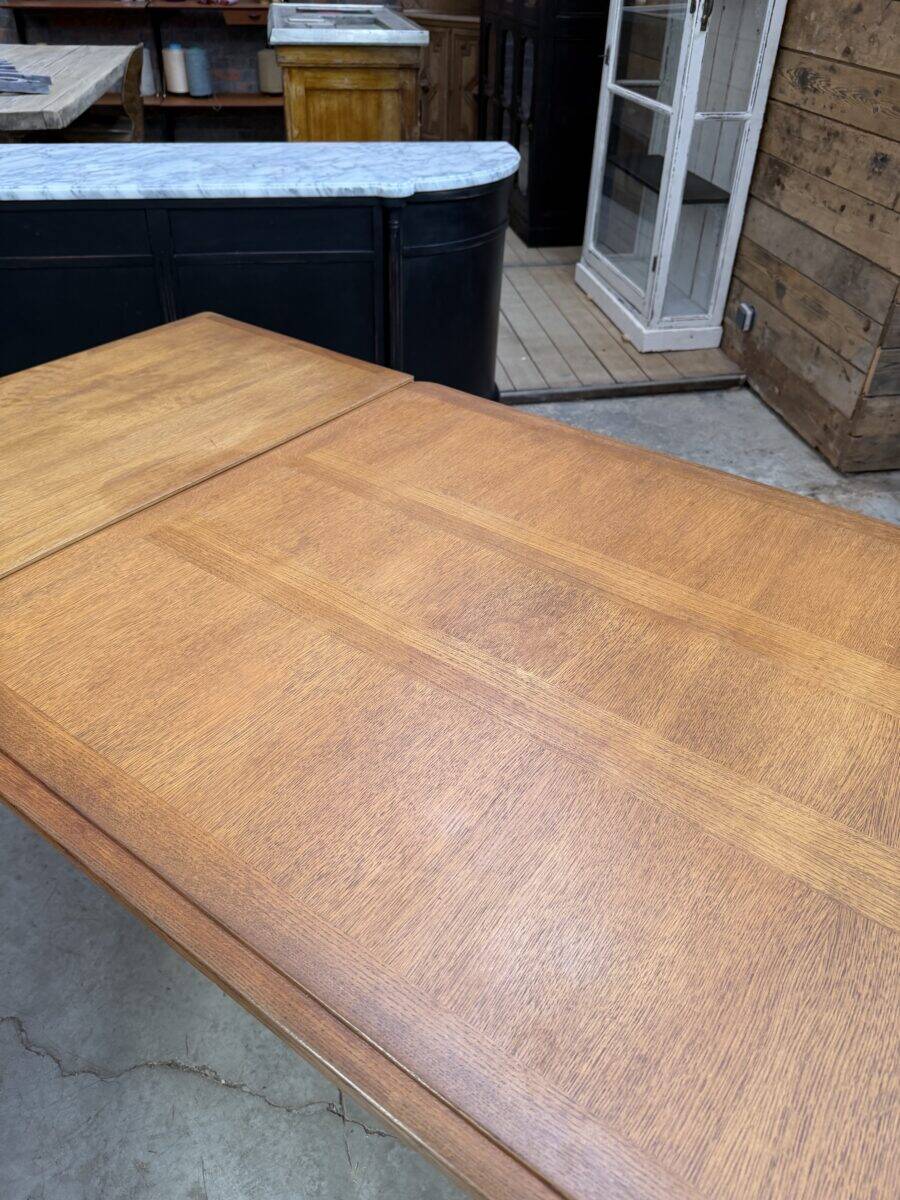 Table à rallonges Guillerme et Chambron pour « Votre maison »