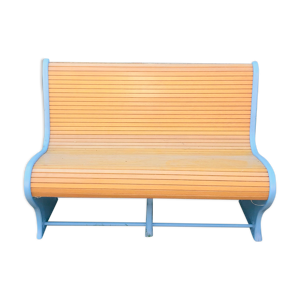 banc en bois peint bleu