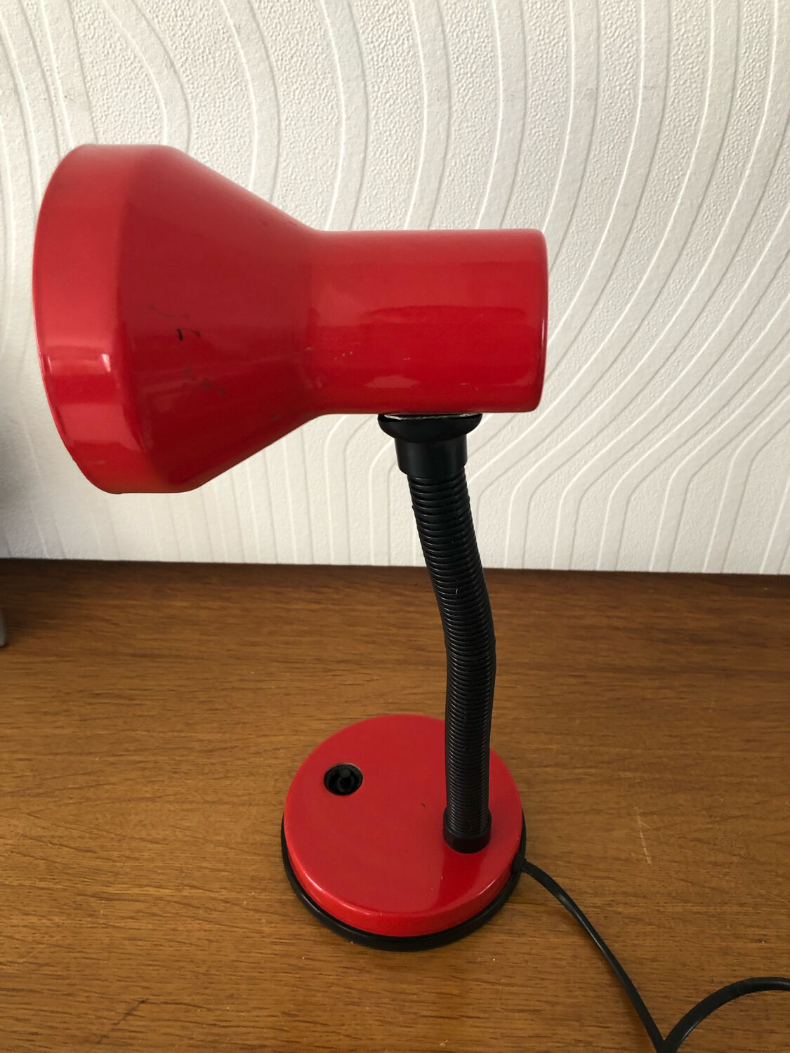 Vintage desk lamp in red metal