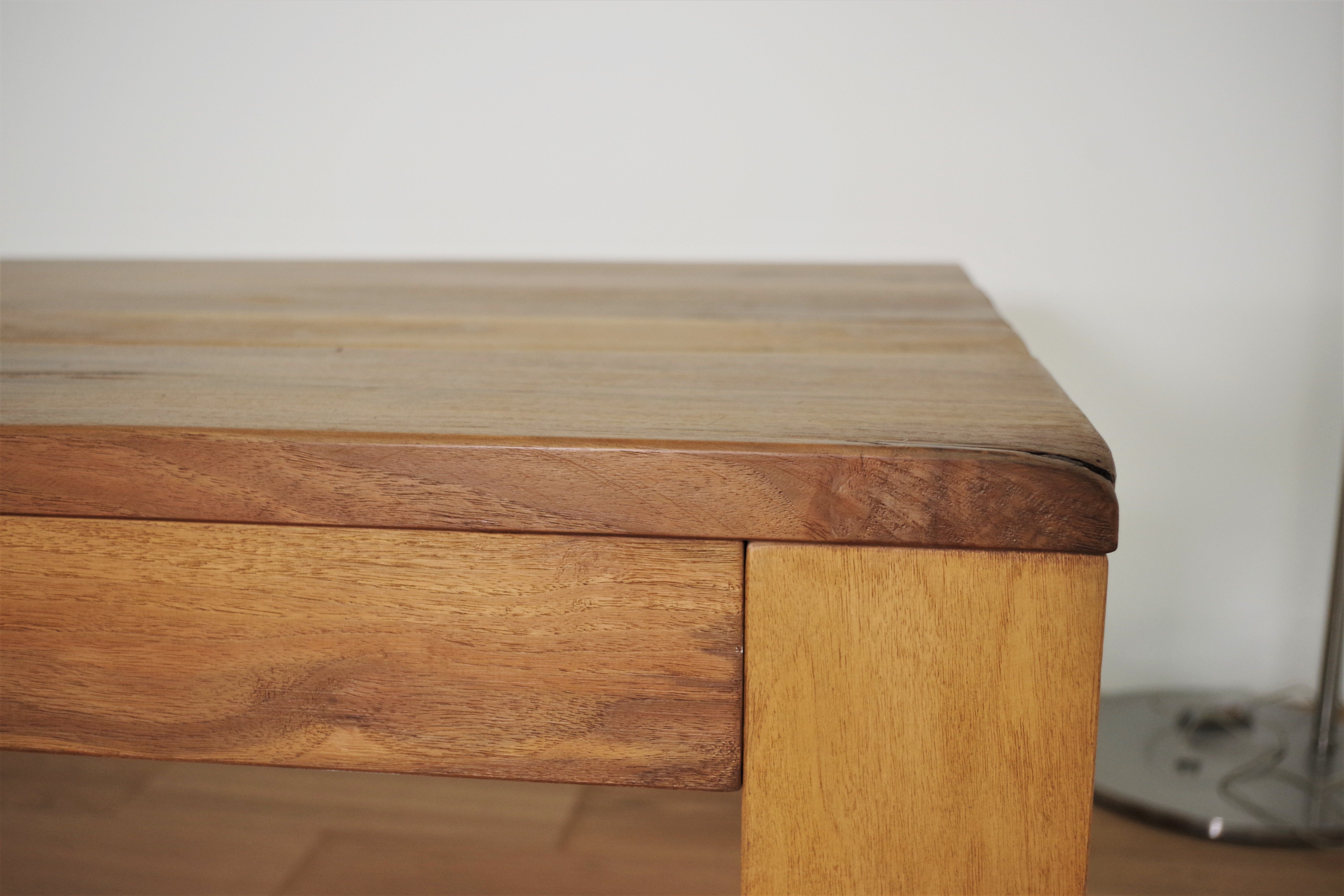 Tavolo artigianale in noce