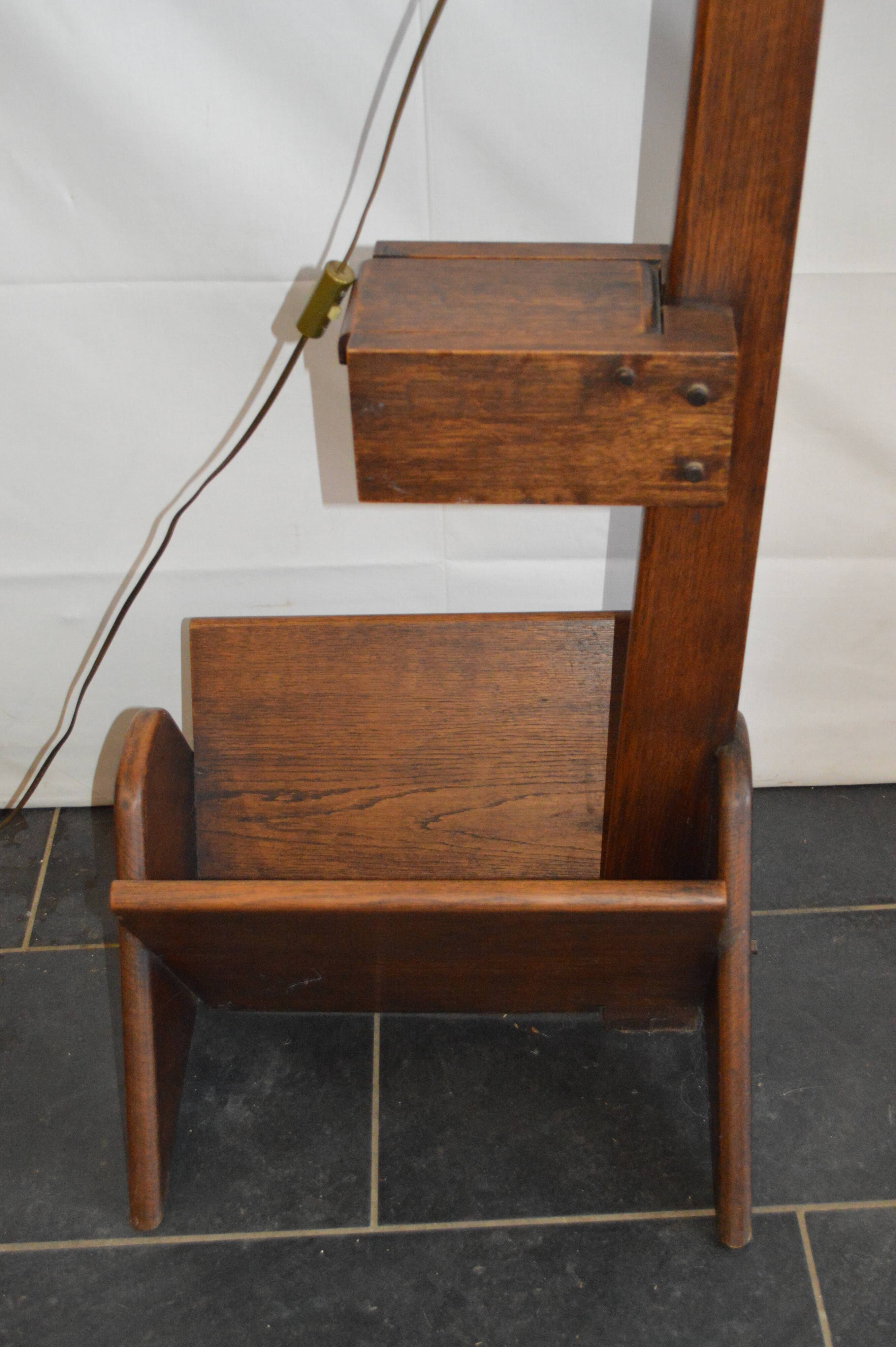 Guillerme & Chambron oak lamppost