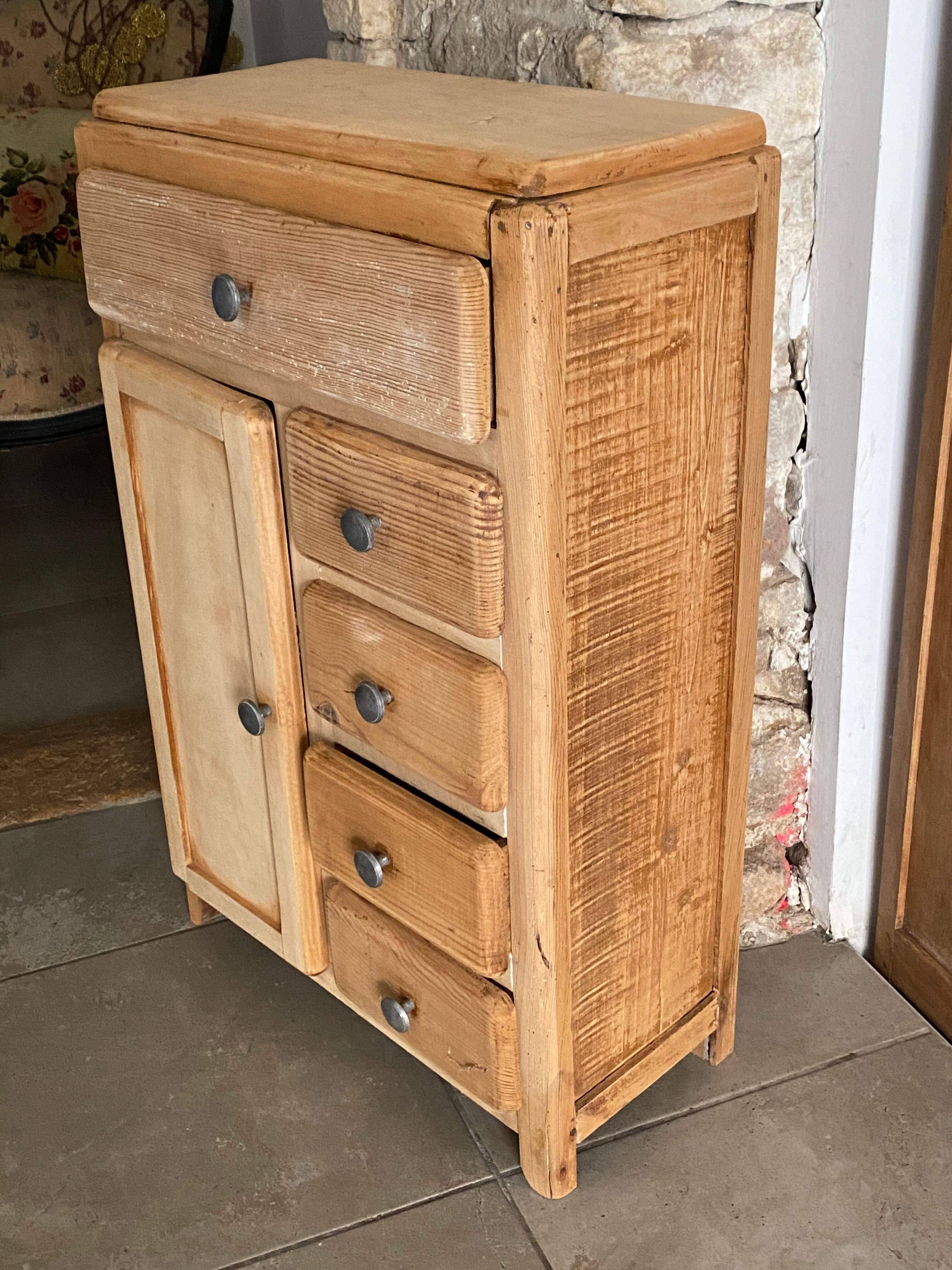 Extra cabinet with drawers