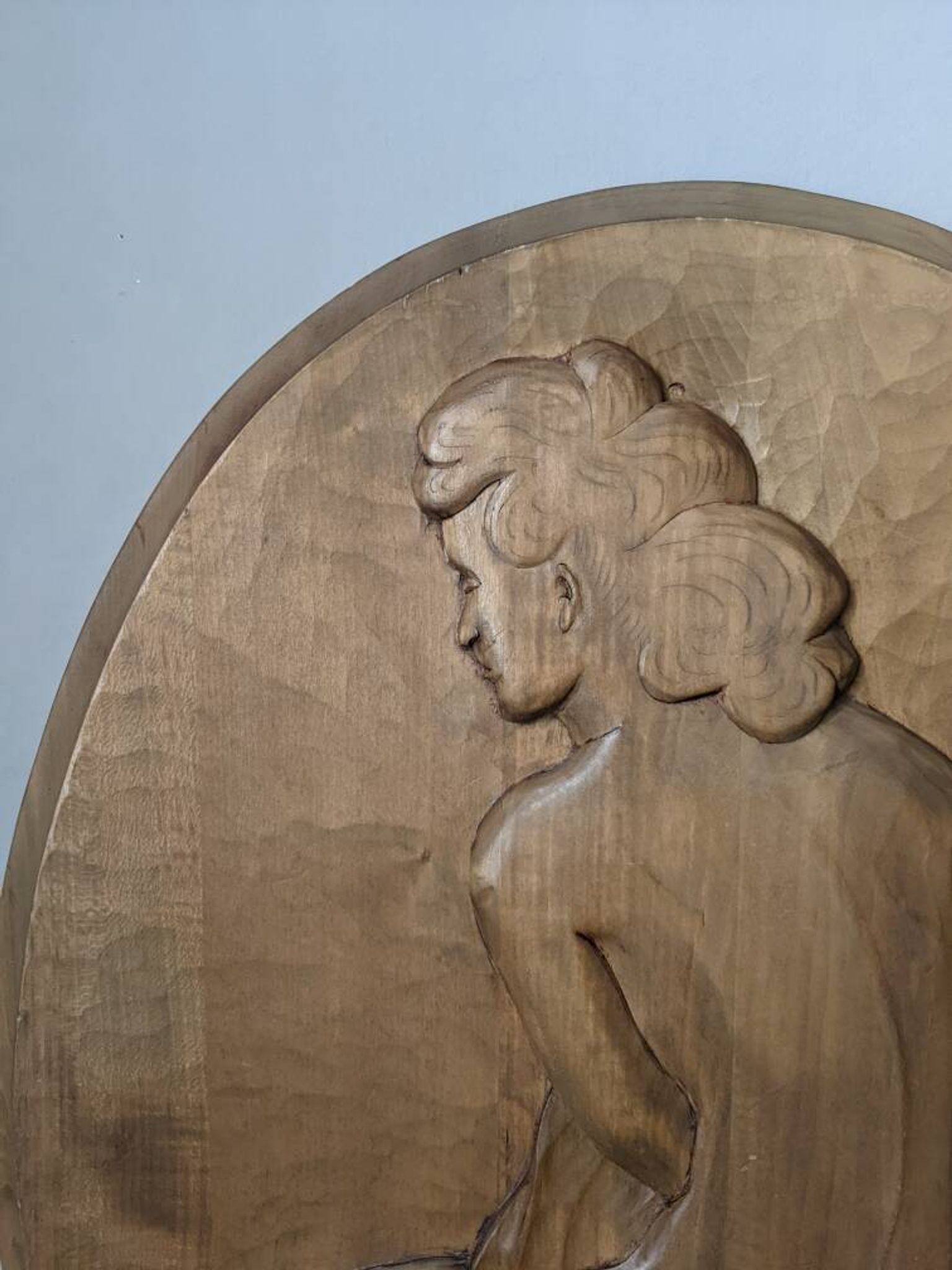 Bas-relief ovale ancien "Nu féminin"